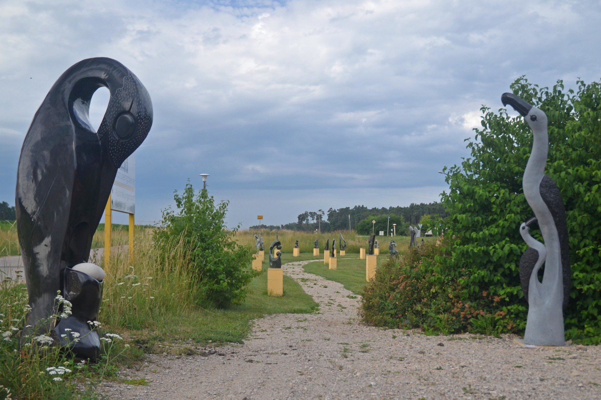 Link Into Africa Skulpturengalerie Open Air Ausstellung im Sommer