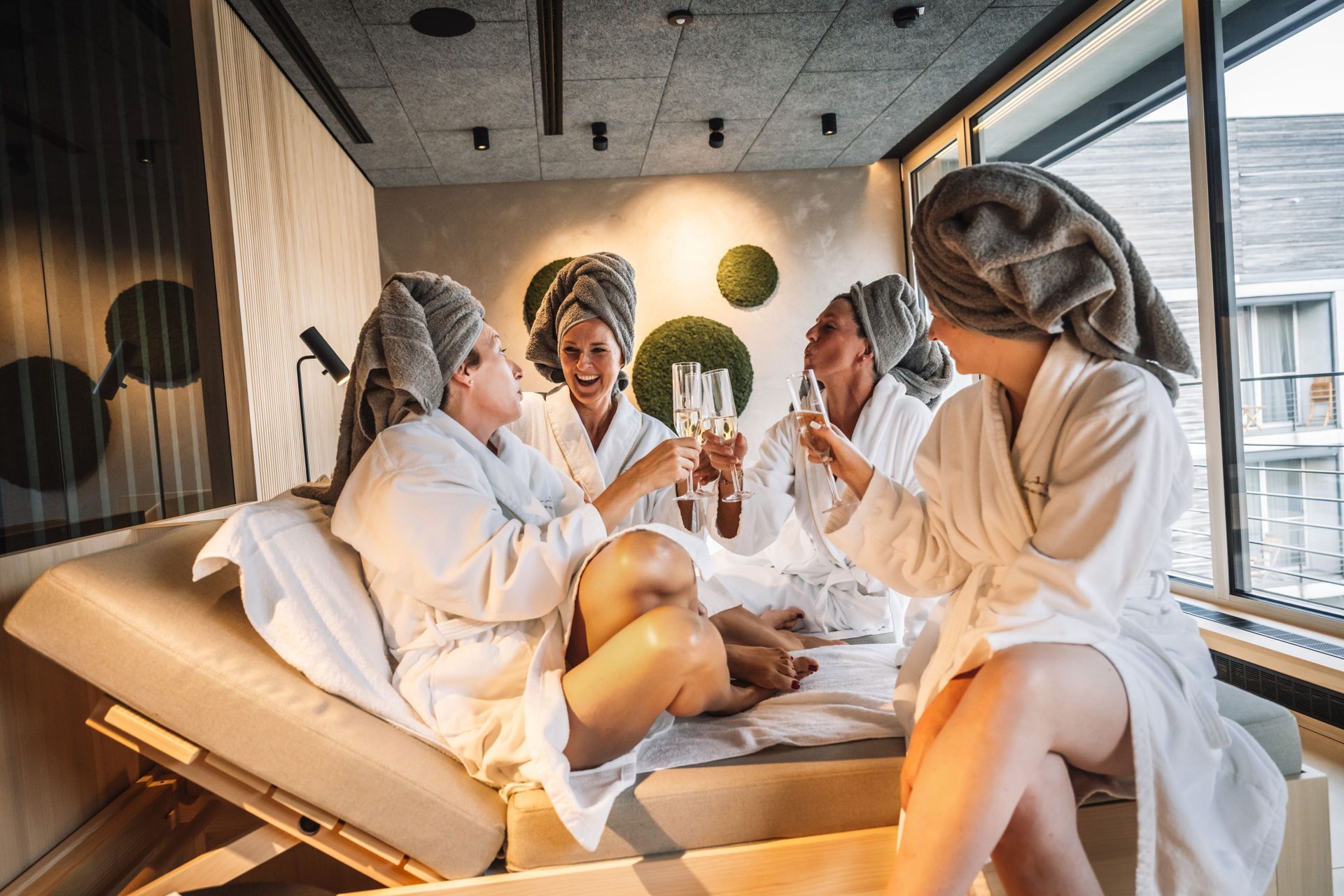 Winterzauber, Winterleuchten Bad Waldsee, Weihnachtsmarkt, Geschenkideen, Winzergluehwein, Wellness, Sauna, Spa, Spezialitaeten Restaurant, Wein, Bar, Whiskey