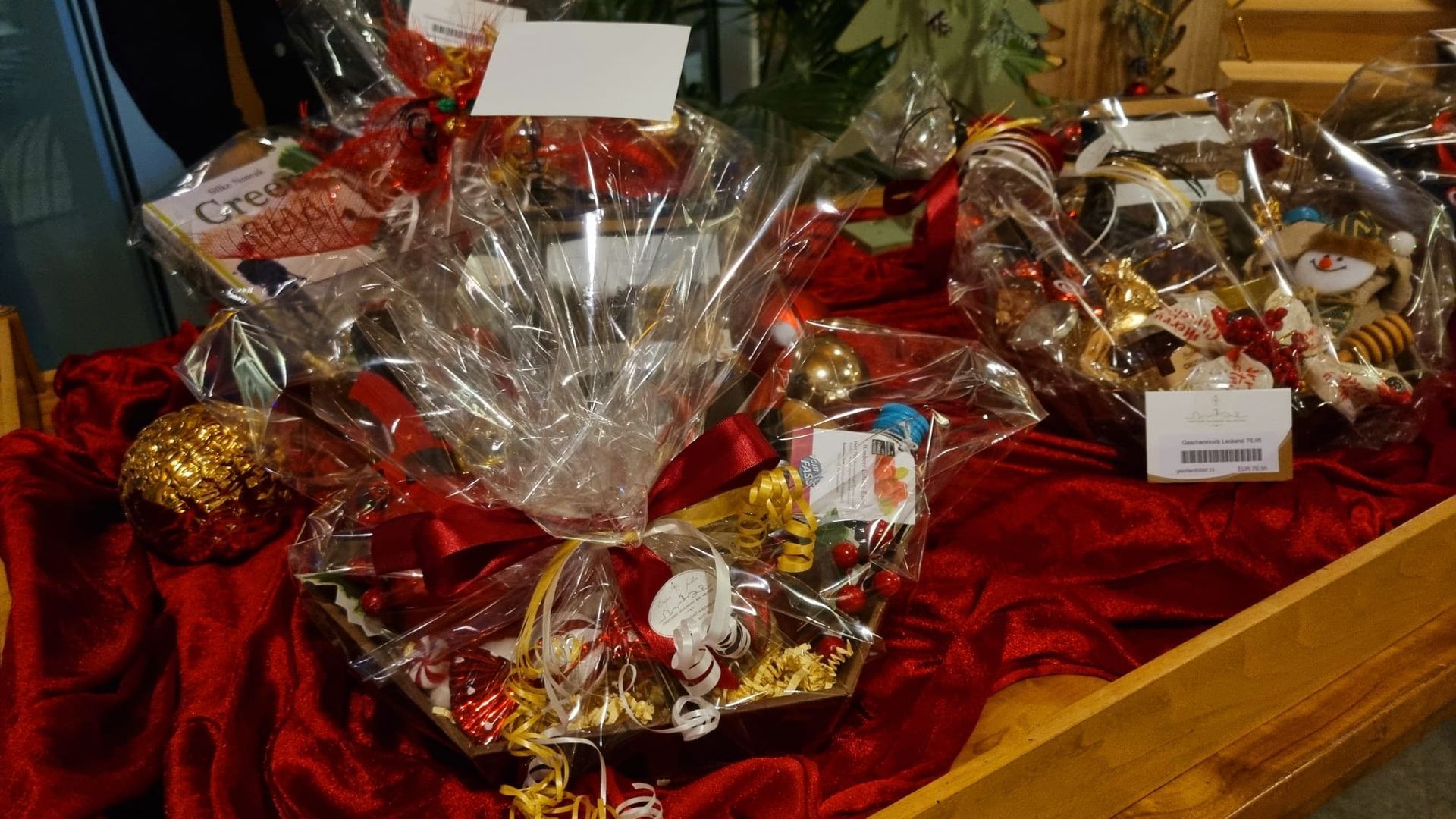 Fürstliches Winterleuchten Bad Waldsee, Wintermarkt, Weihnachtsmarkt, Glühwein, Bratwurst, Steak, Waffeln, Kinderpunsch, Kaffee, Kuchen, hausgemachte Produkte, Natur-Resort Bad Waldsee, Golfen, Golfhotel, Genuss, Romantisches Wochenende, Golfkurse, Oberschwaben, Allgäu, Café-Restaurant Ausblick T-19, Restaurant im Hofgut, Gourmet, Fürstlich, Spezialitäten Restaurant, Kurzurlaub, Sportpark, Natur-Resort, Bodensee, tolle Events, Illumination, Geschenke-Shop, Nikolaus, Weihnachten