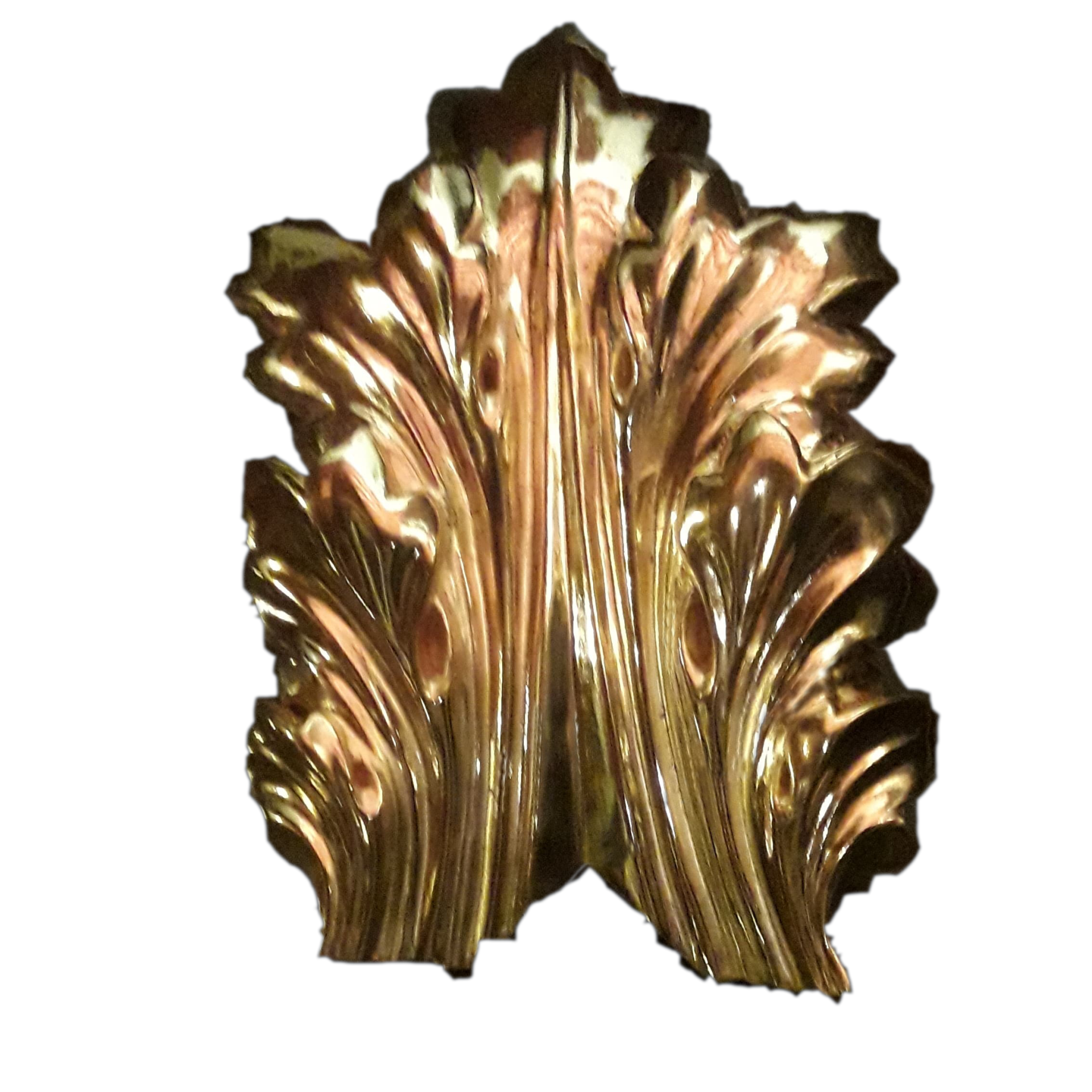 Acanthe en bois sculpté et dorée à la détrempe
