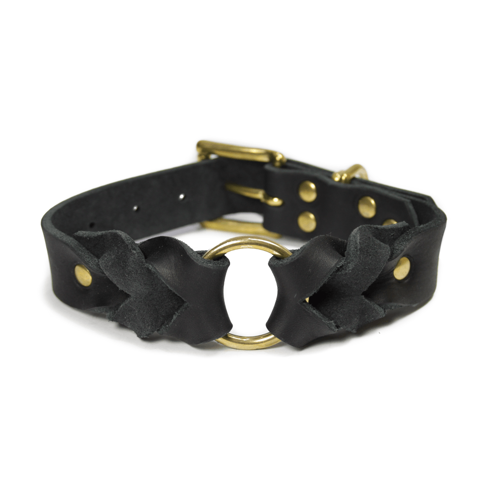 Geflochtenes Halsband aus weichem Fettleder in schwarz. Handgemacht in Mannheim.