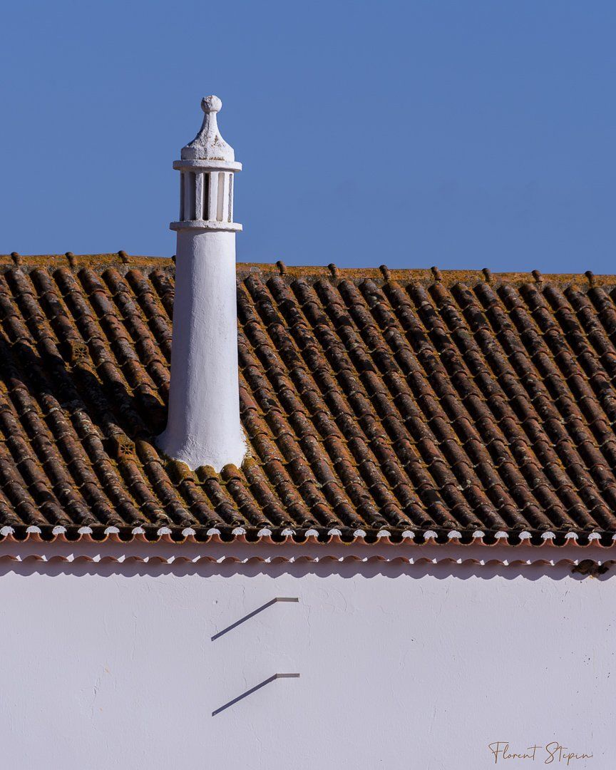 Cheminée traditionnelle à Alte en Algarve, Portugal