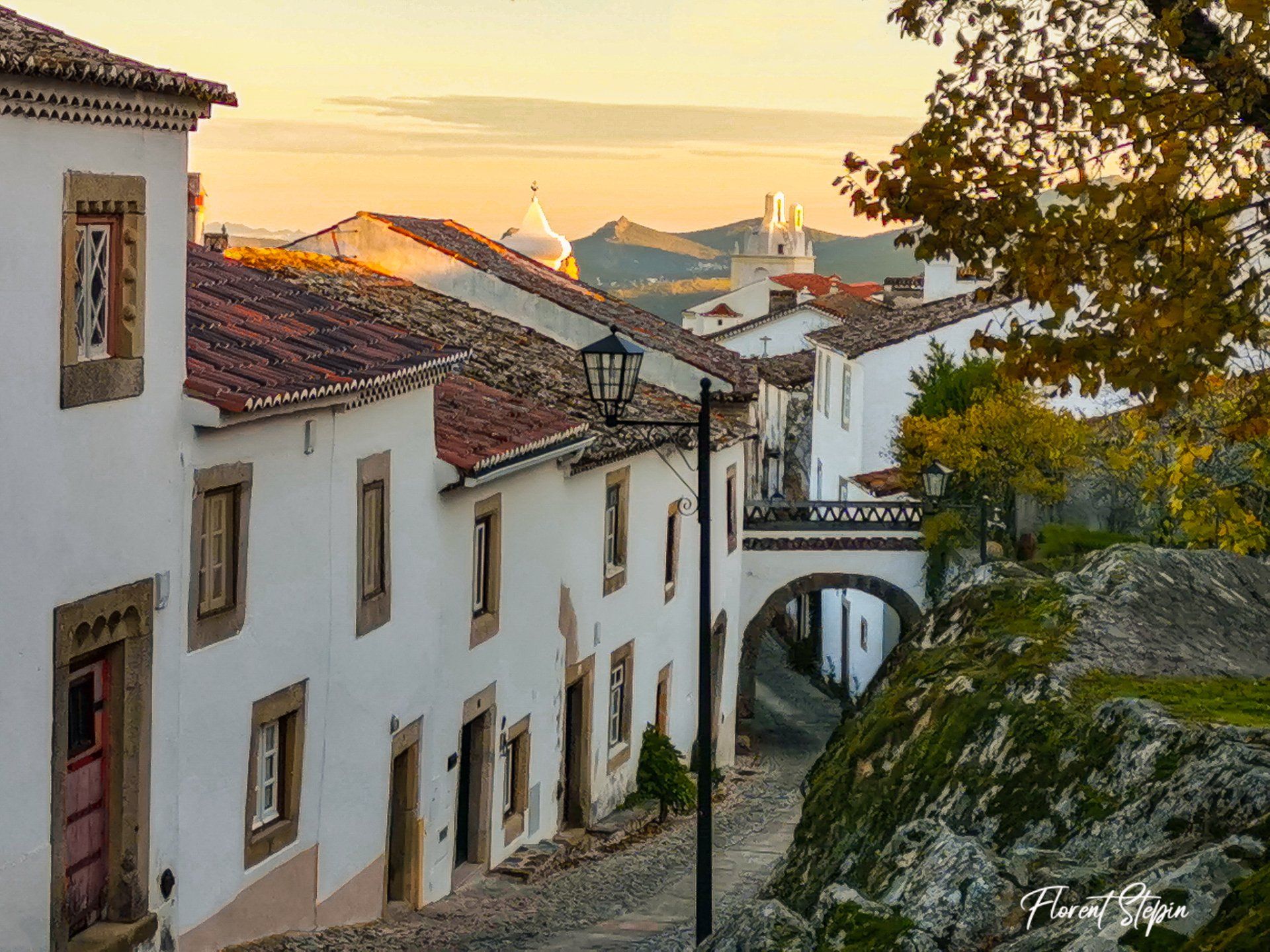 Ruelle à Marvão (Alentejo, Portugal) en fin de journée d'automne