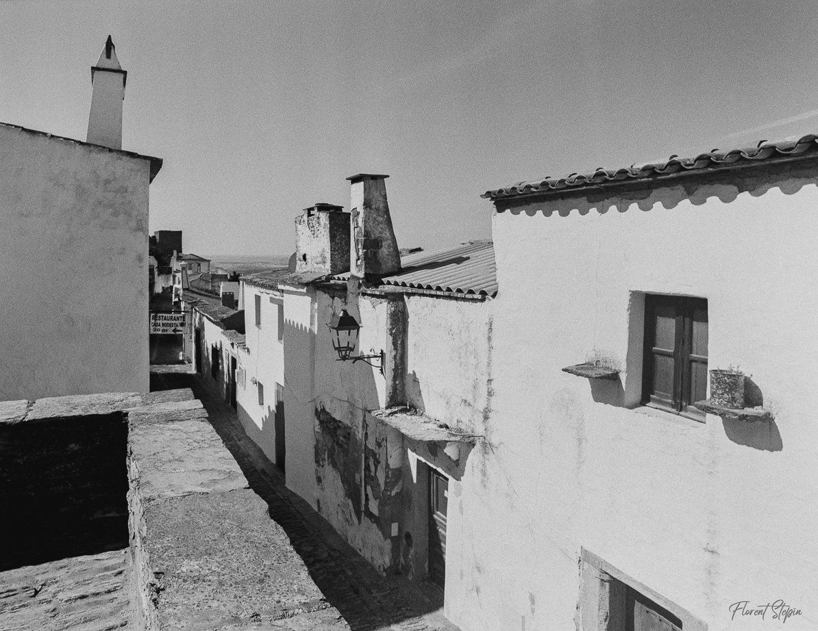 Ruelle village Monsaraz, septembre 2020, argentique