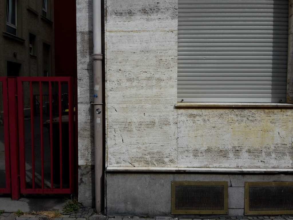 Probefläche Graffiti entfernt