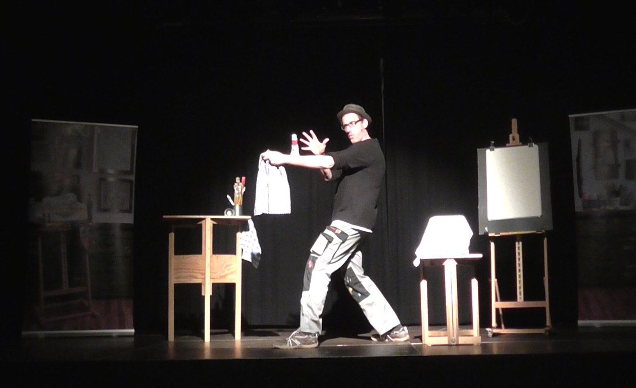 Kinderzauberer lässt eine Farbtube tanzen