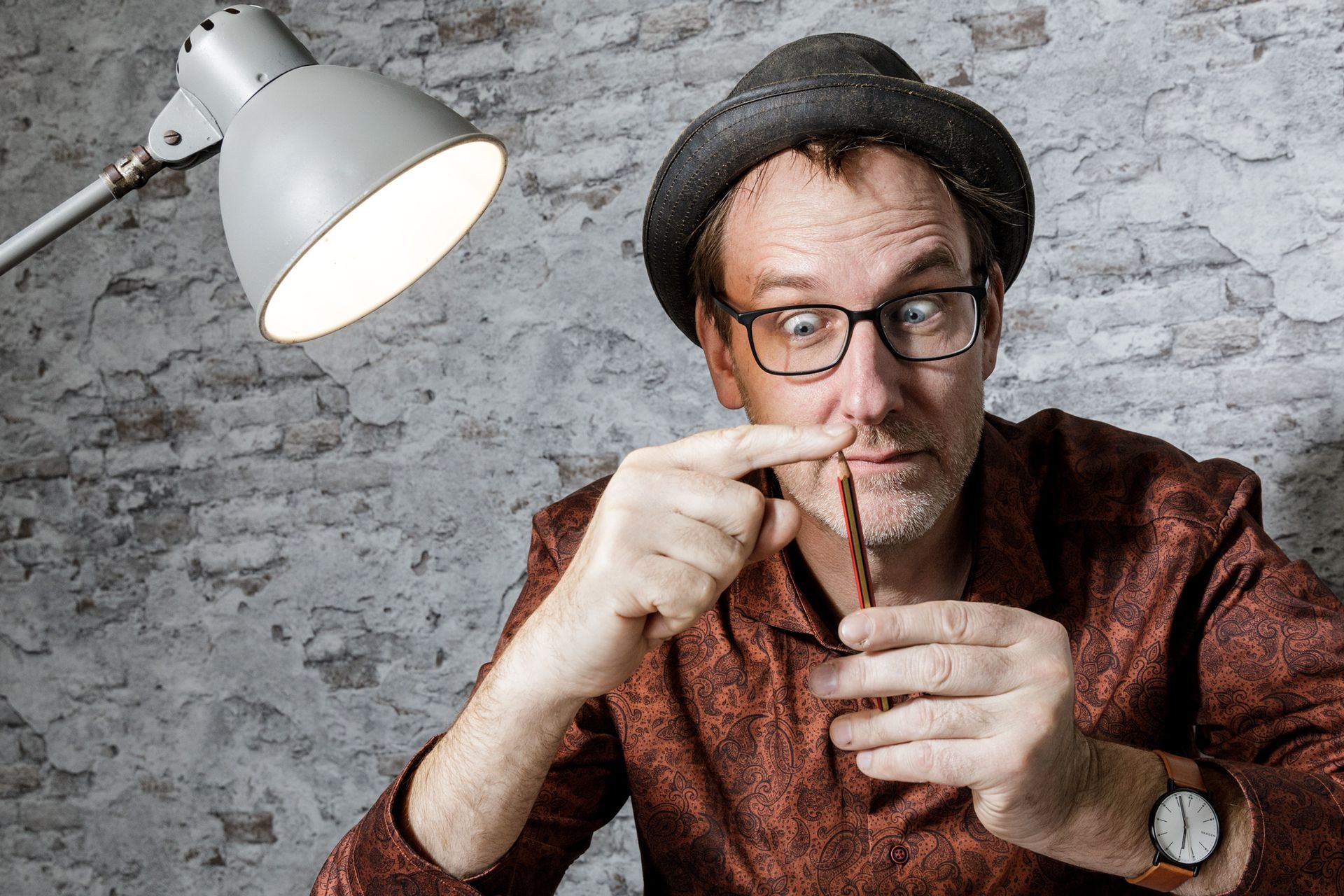 Peter Vohralik hypnotisiert einen Stift