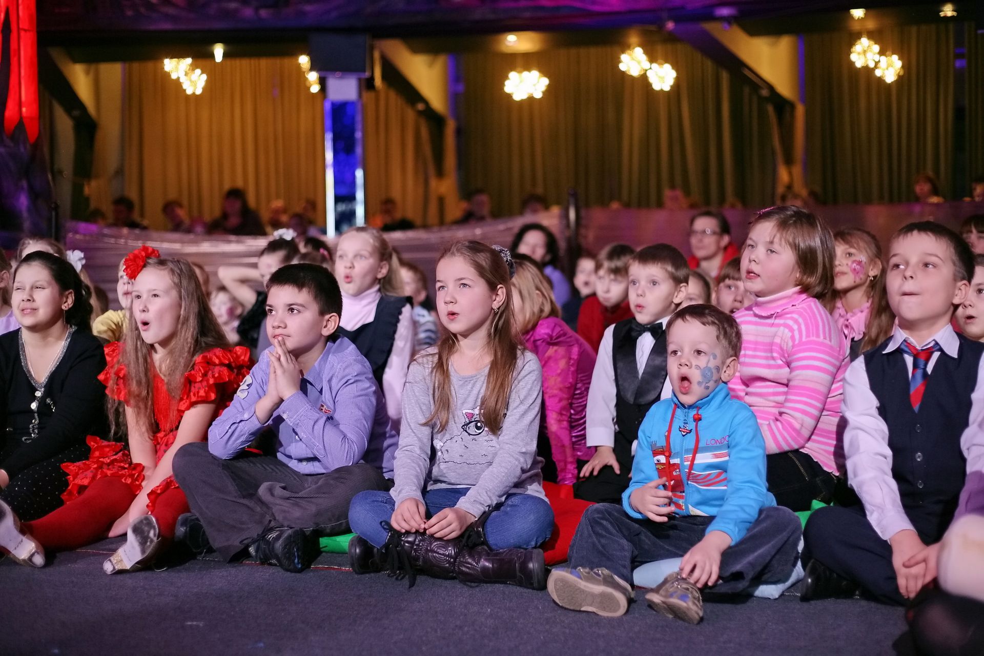 Schüler bei einer Zaubershow