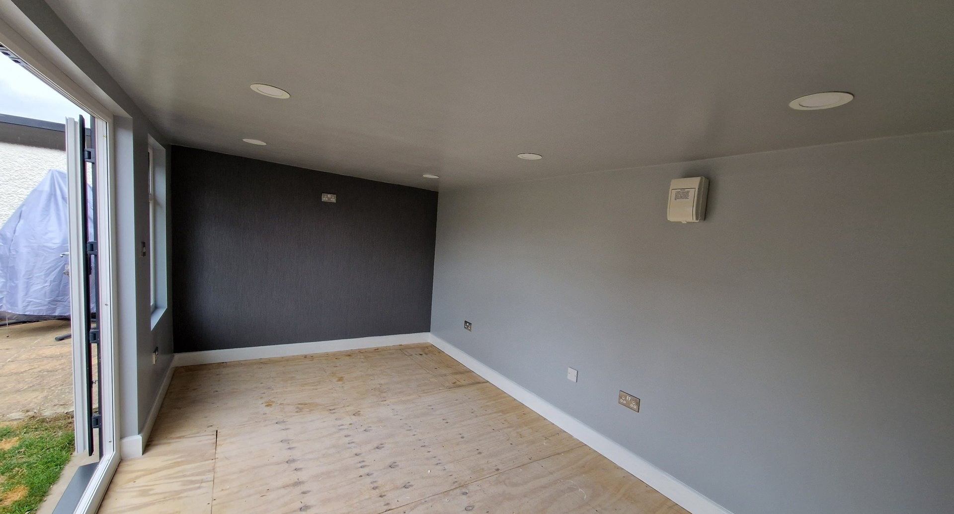 Sun room, Man cave. Newthrope Painting and decorating. Wallpaper feature wall. Dollies Designs and Decorating, Ilkeston, Derbyshire.