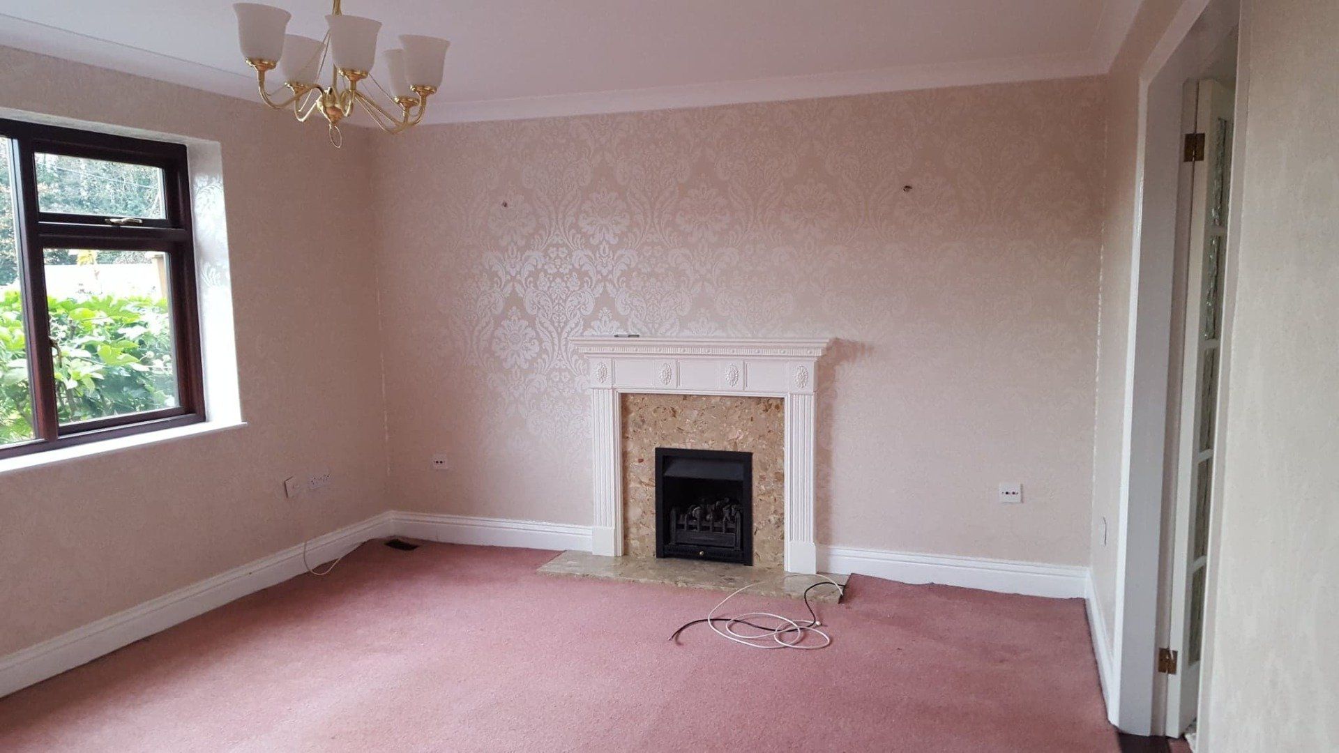 Painting and decorating. Patterned wallpaper. Dollies Designs and Decorating, Ilkeston, Derbyshire.