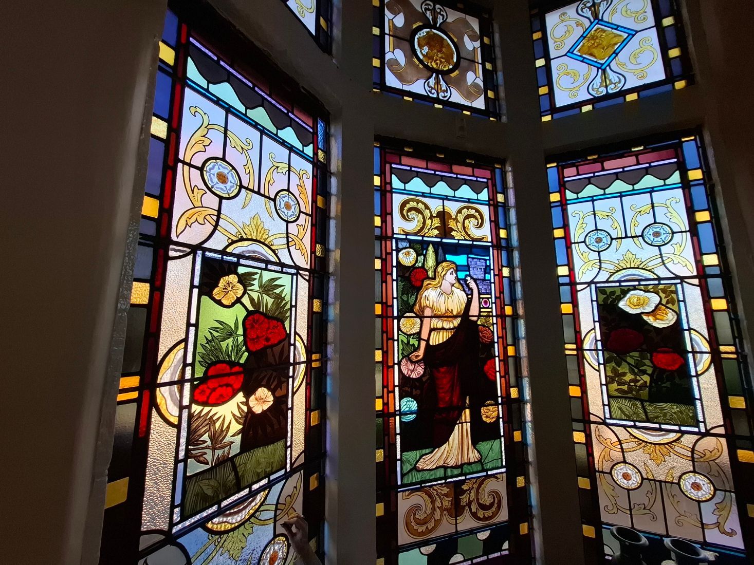 stained glass repair and reproduction
