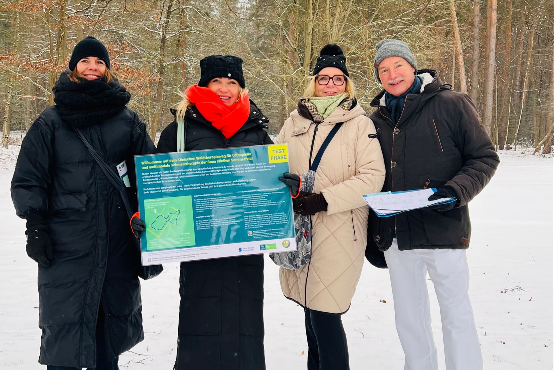 Project site visit at the Clinical Forest Therapy Trail Sommerfeld. Simone Raus, Sabine Oberg (IWSA®), Dr. Melanie H. Adamek (IWSI) and Dr. Volker Liefring (Sana) at the Forest Therapy Trail