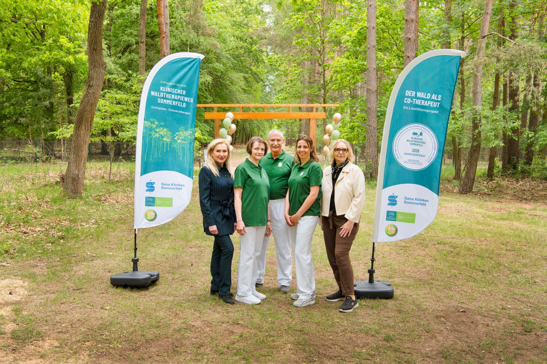 Klinische Waldtherapeutinnen bei der Eröffnung des Klinischen Waldtherapiewegs Sommerfeld, Kremmen, Brandenburg