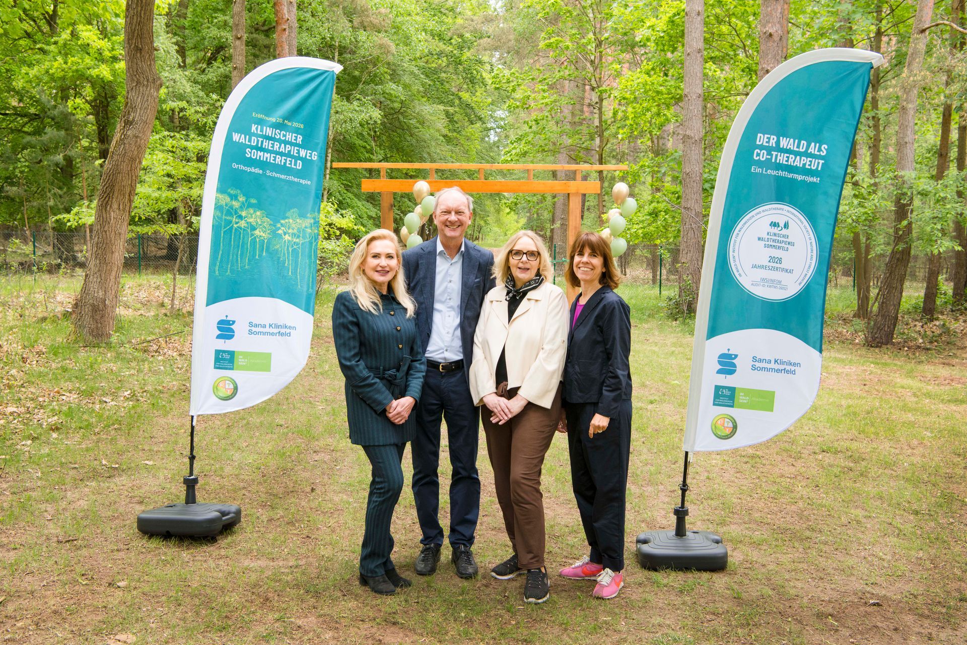 Projektpartner bei der Eröffnung des Klinischen Waldtherapiewegs Sommerfeld Projektbeteiligte bei der Eröffnung des Klinischen Waldtherapiewegs Sommerfeld