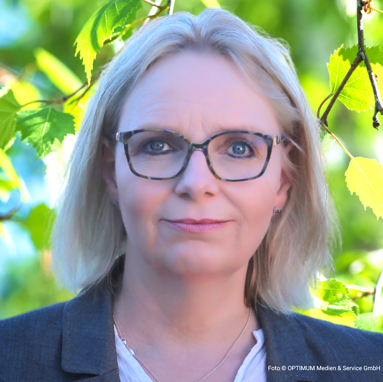 Sabine Oberg, Psychologist (MSc): Course leadership in Shinrin Yoku and clinical forest therapy Sabine Oberg, psychologist and course leader for Shinrin Yoku and clinical forest therapy