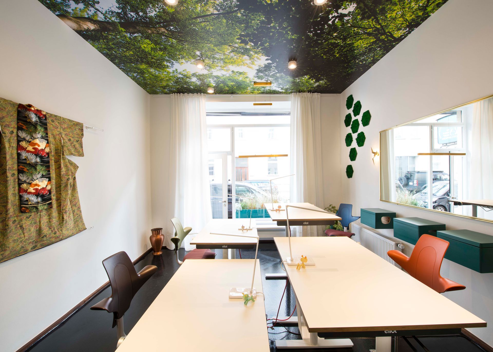 IM-WALD-SEIN® City Offices: Büro „Kronendach“|höhenverstellbare Flex Desks|Hell| Blick auf Tumblingerstr. 14, 80337 München