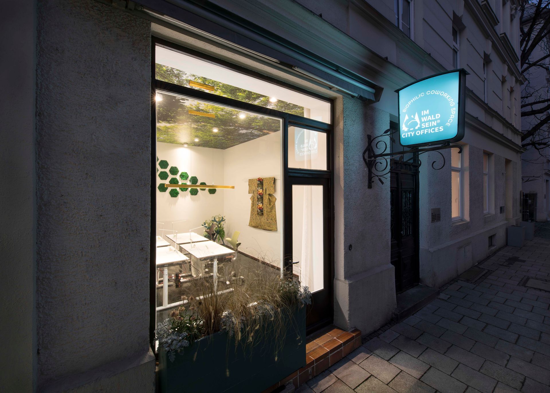 View from outside: IM-WALD-SEIN® City Offices: Biophilic Co-Working Space|Tumblingerstraße 14, 80337 Munich, Germany