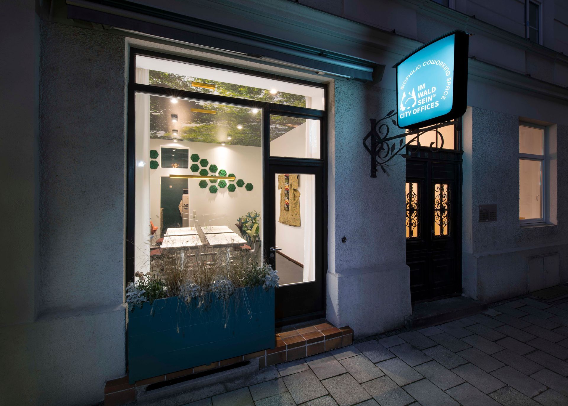 View from outside IM-WALD-SEIN® City Offices: Biophilic Co-Working Space|Tumblingerstraße 14, 80337 Munich, Germany