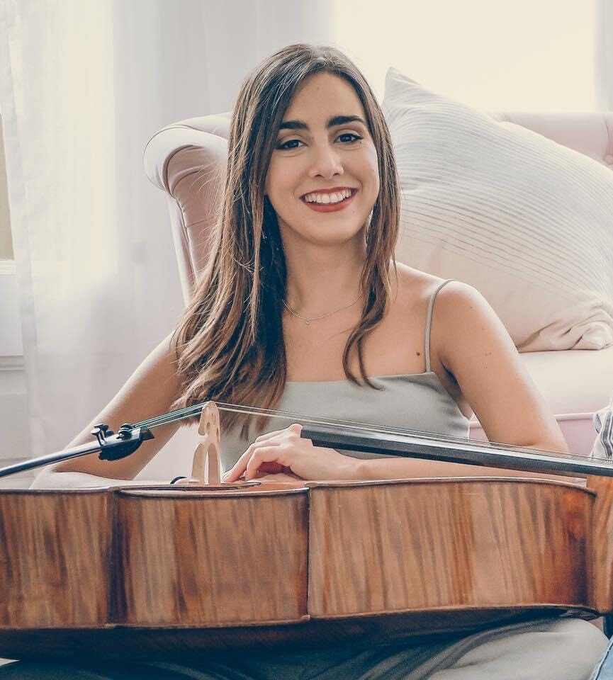 Carla Peña, professional cello teacher in The Hague.