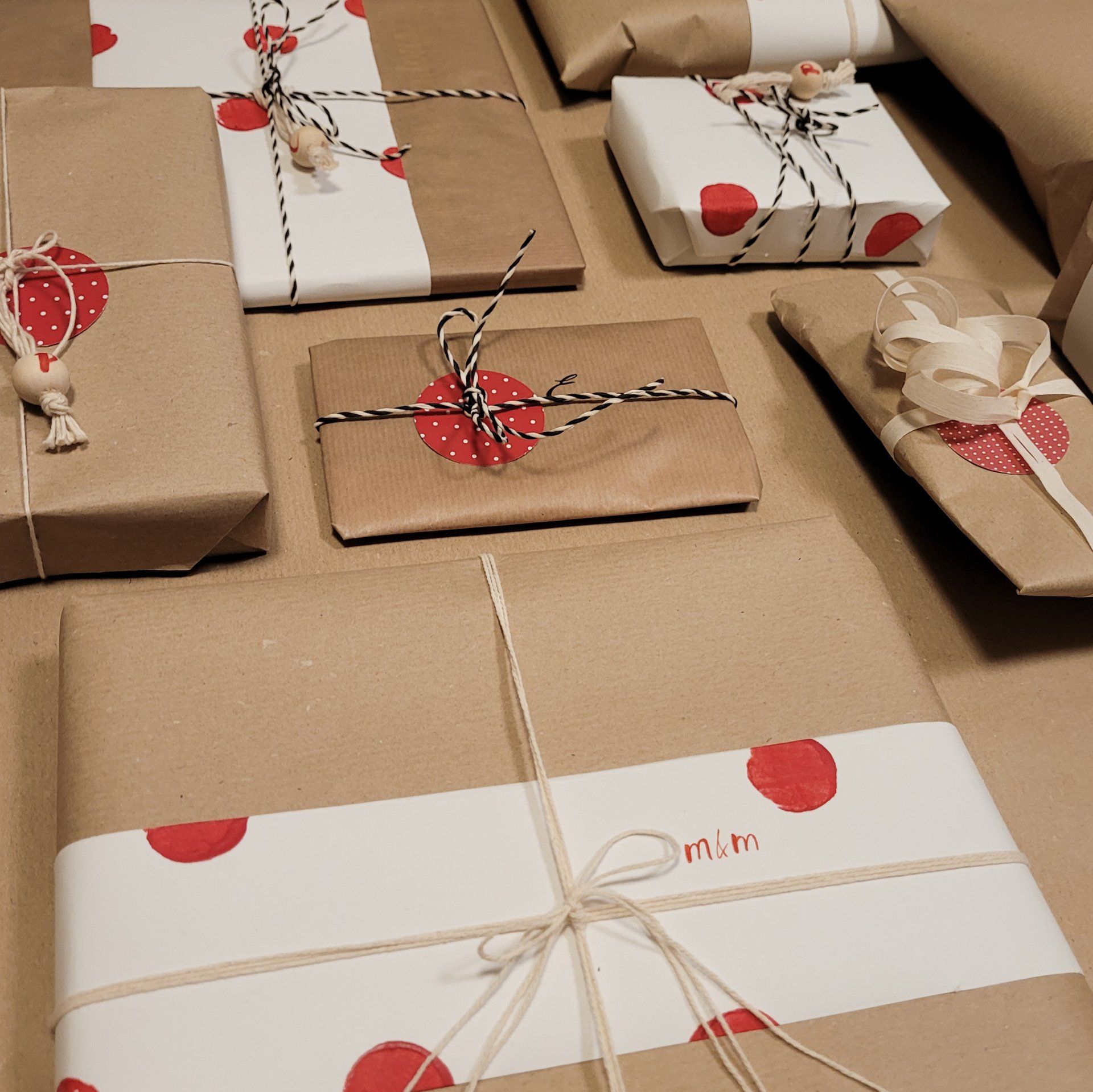 Geschenke verpacken zu Weihnachten Geschenke verpacken zu Weihnachten