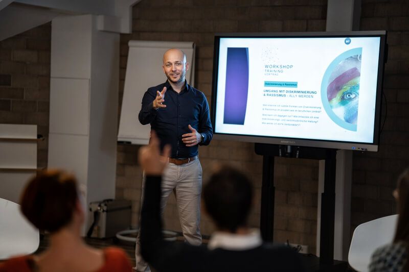 Workshop, Training & Vortrag zu Themen Antidiskriminierung & Antirassismus Workshops zu Antidiskriminierung