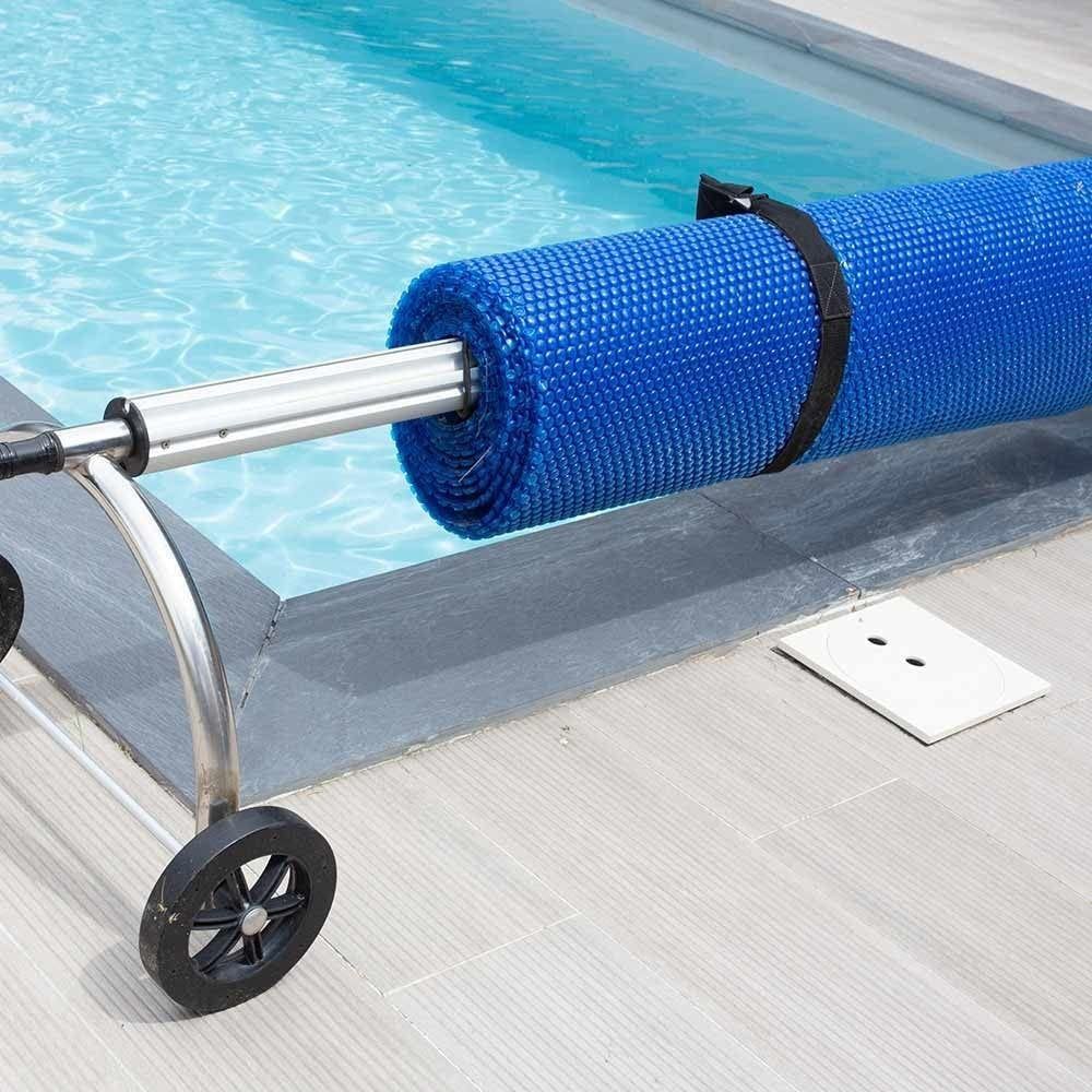 como se coloca la cubierta de burbujas en la piscina