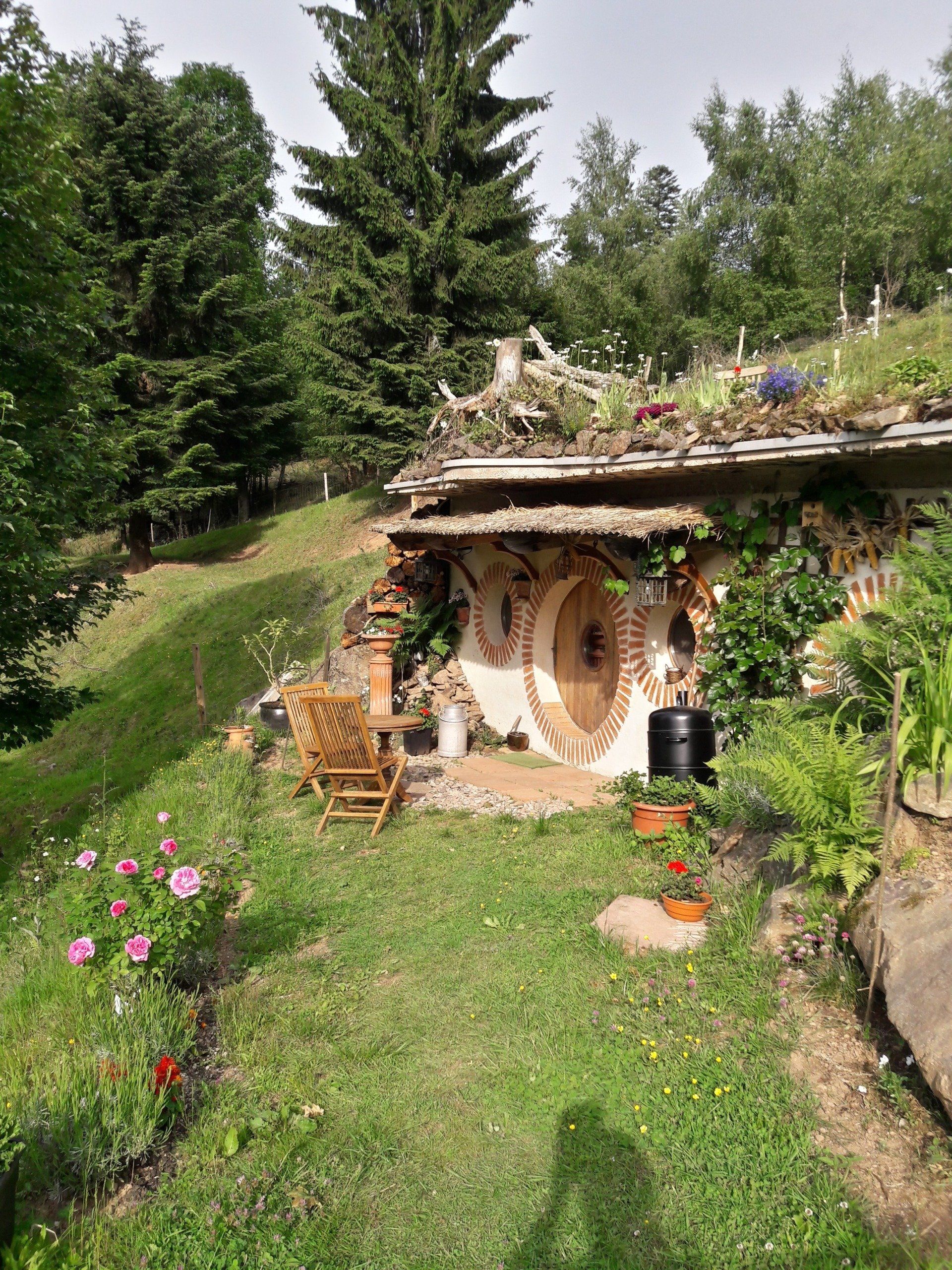 Maison de Hobbit dans les Vosges Hébergement insolite Vosges
