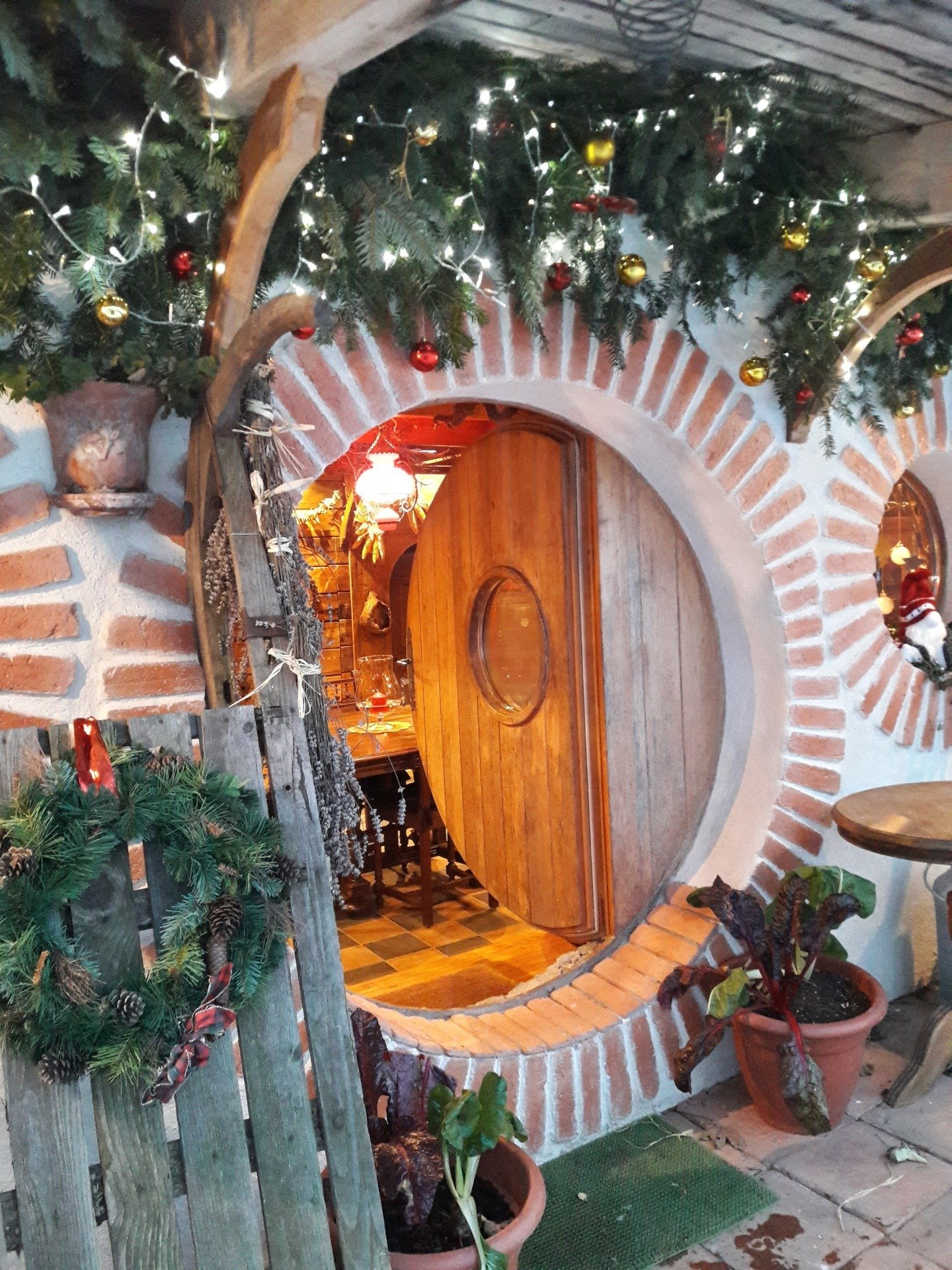 fenêtre ronde donnant sur le jardin fenêtre ronde