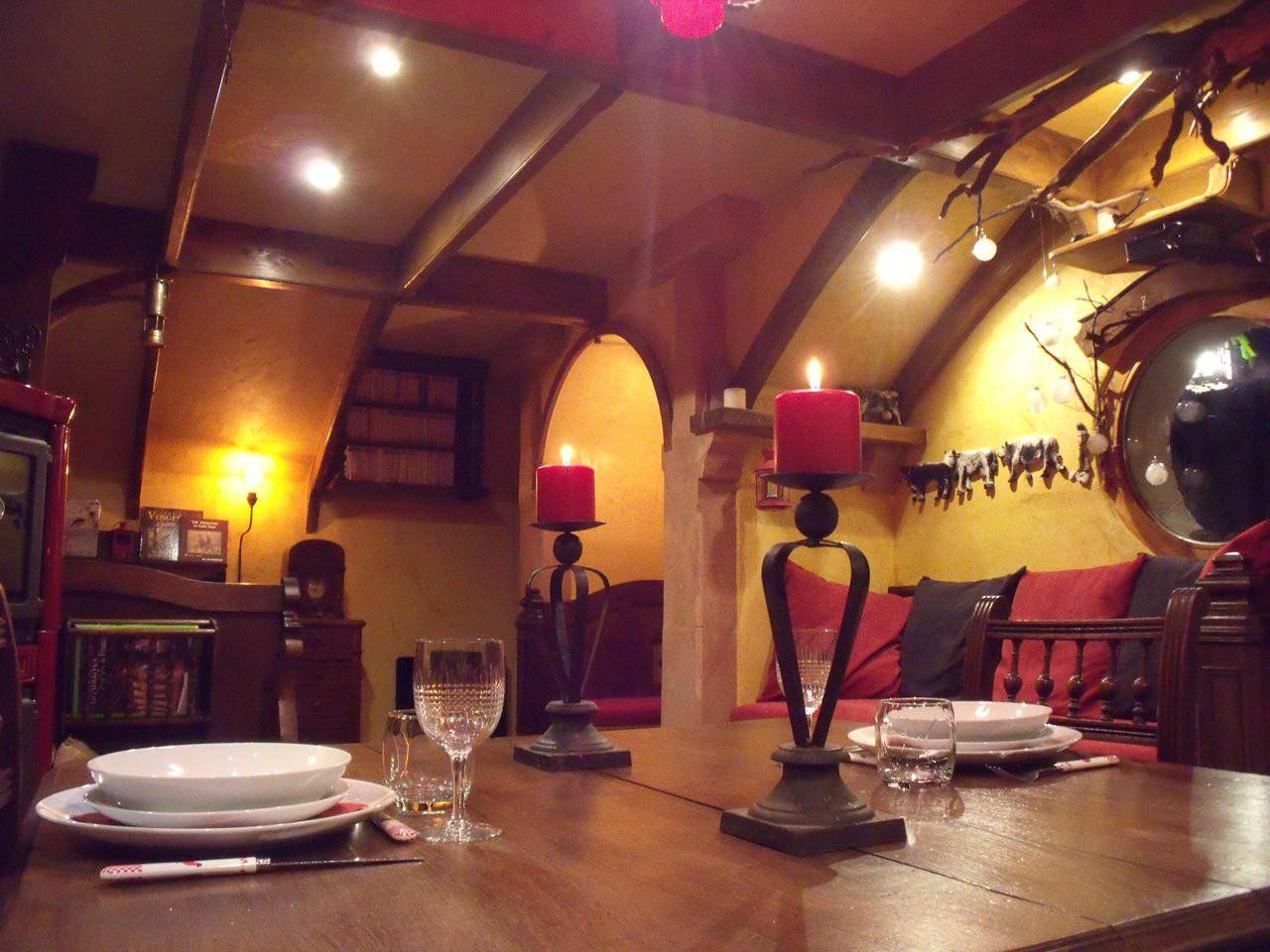 Diner en amoureux au terrier Diner maison de hobbit Vosges