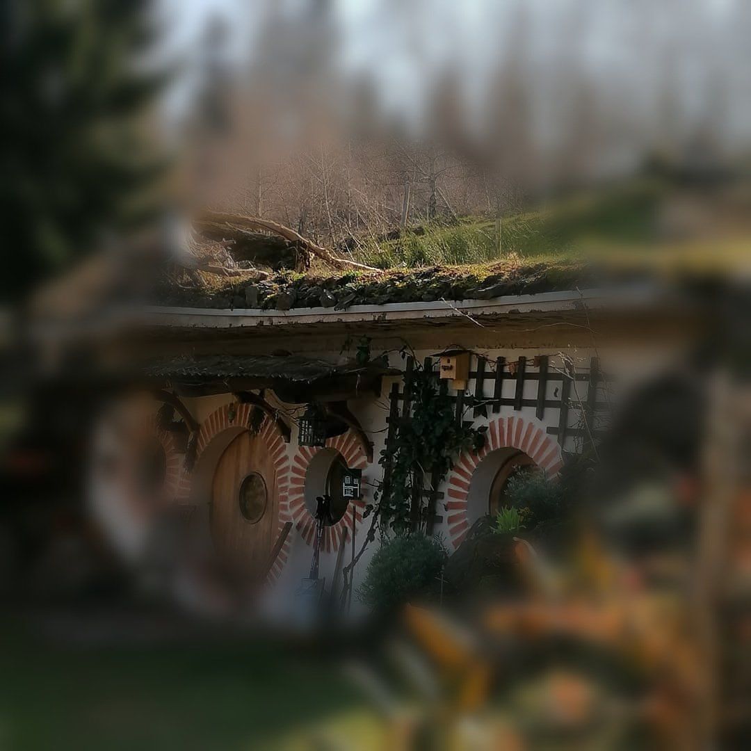 façade de la maison de hobbit façade maison hobbit