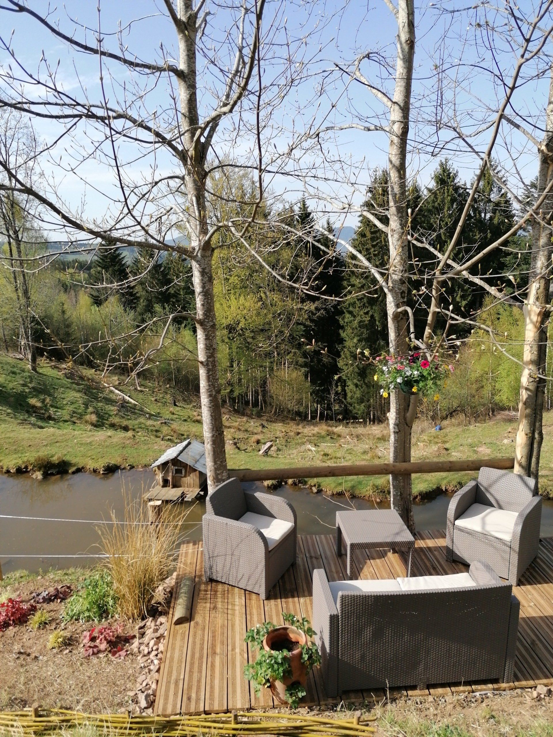 Bienvenue à la maison de hobbit Vue extérieure gite insolite