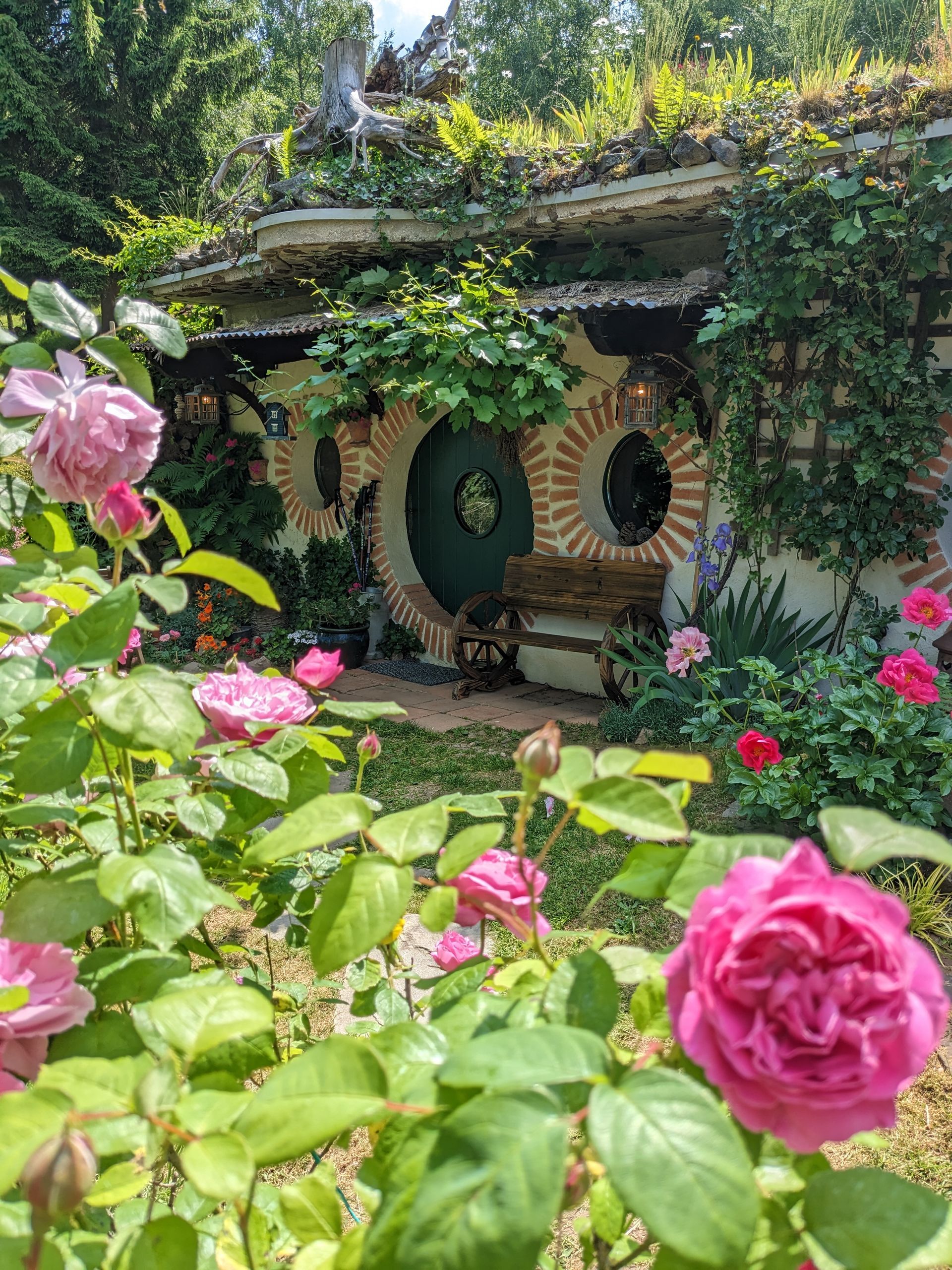 Maison de Hobbit Vosges Vue extérieure Maison de Hobbit