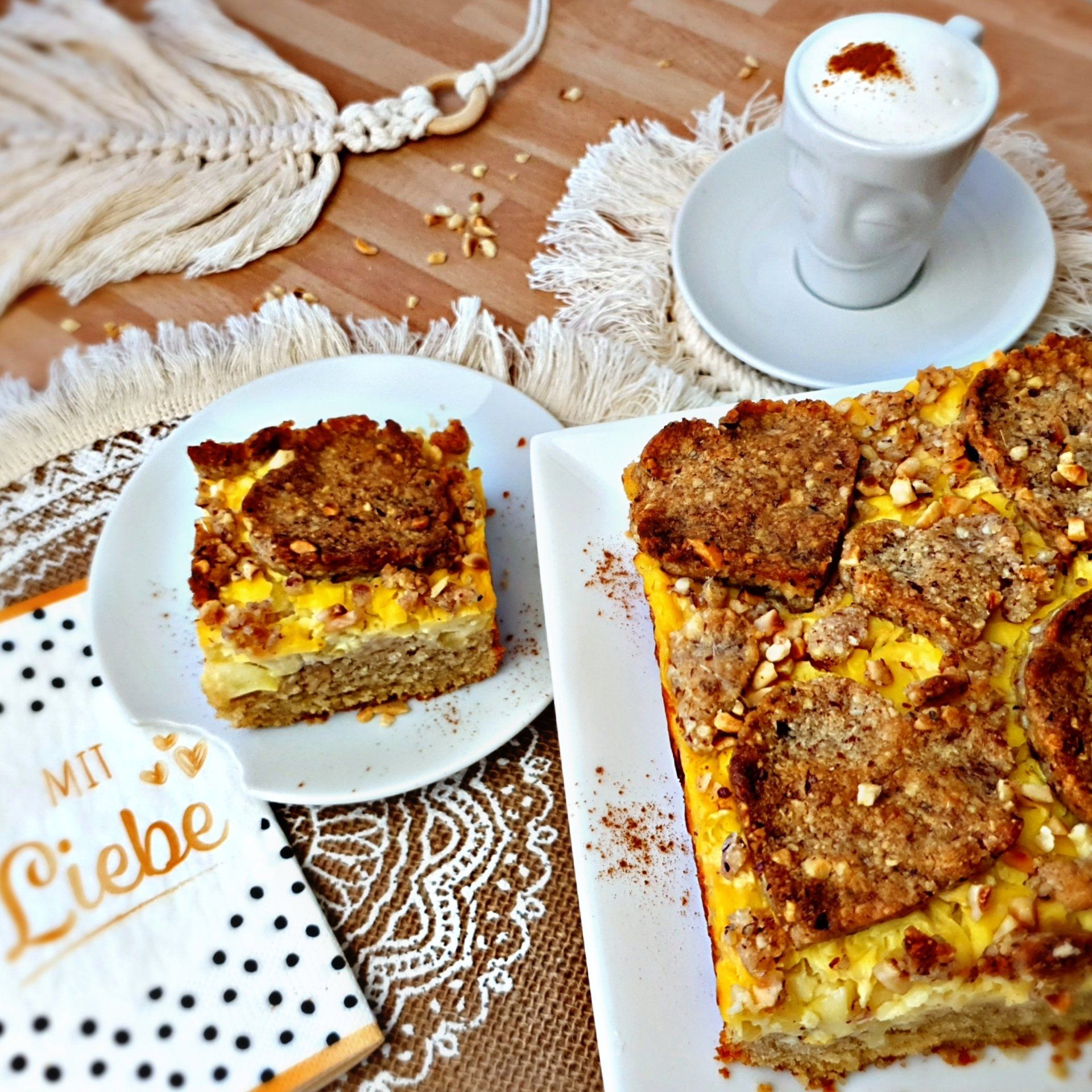 Apfelkuchen mit Pudding und Streusel