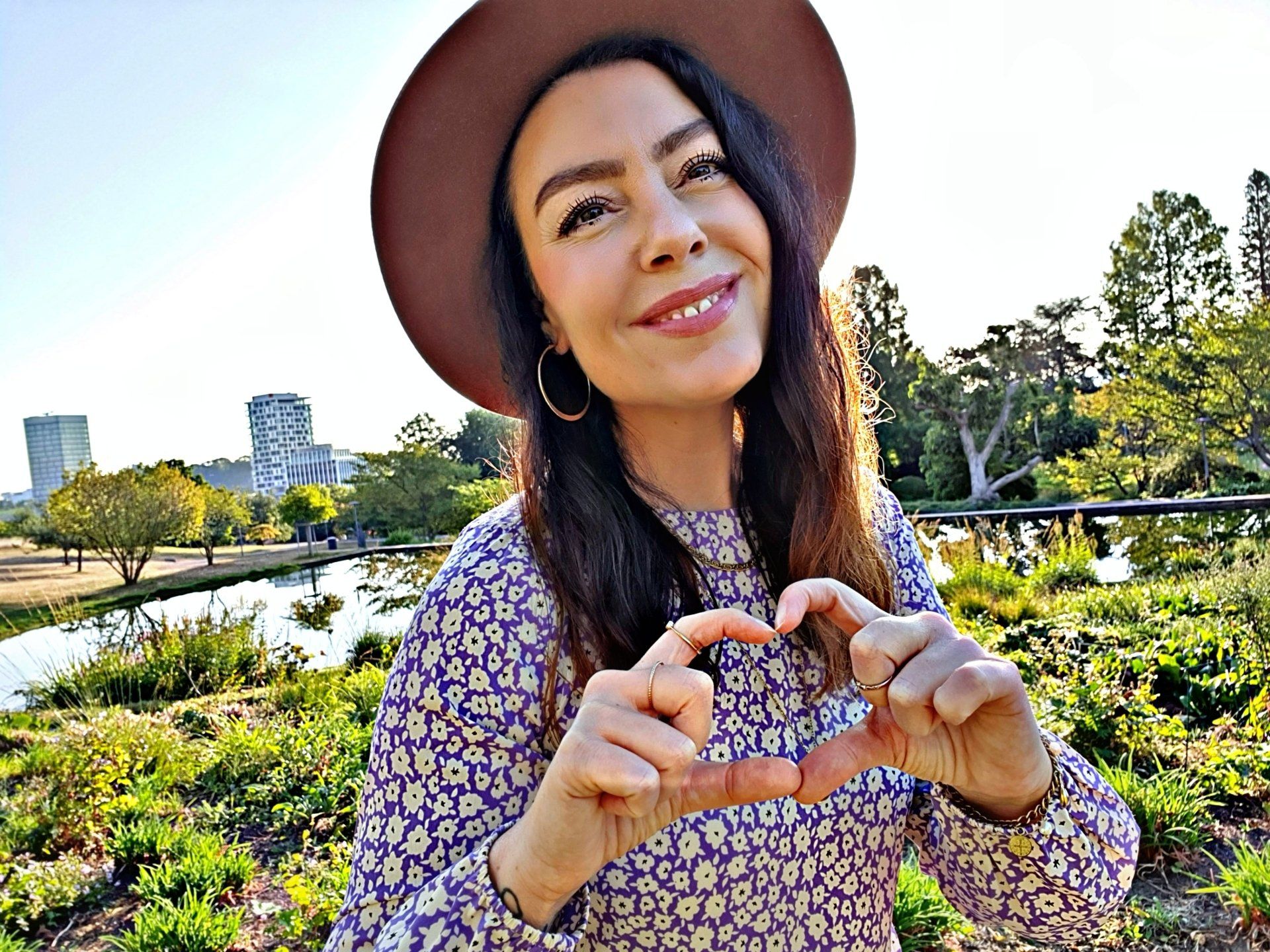 GLÜCKLICHSEIN WIRD ZUM SELBSTLÄUFER, WENN DU DEINE ENERGIEFREQUENZ ERHÖHST – Änderst du deine Energiefrequenz, änderst du deine Realität.Coaching.Katharina Friedsam