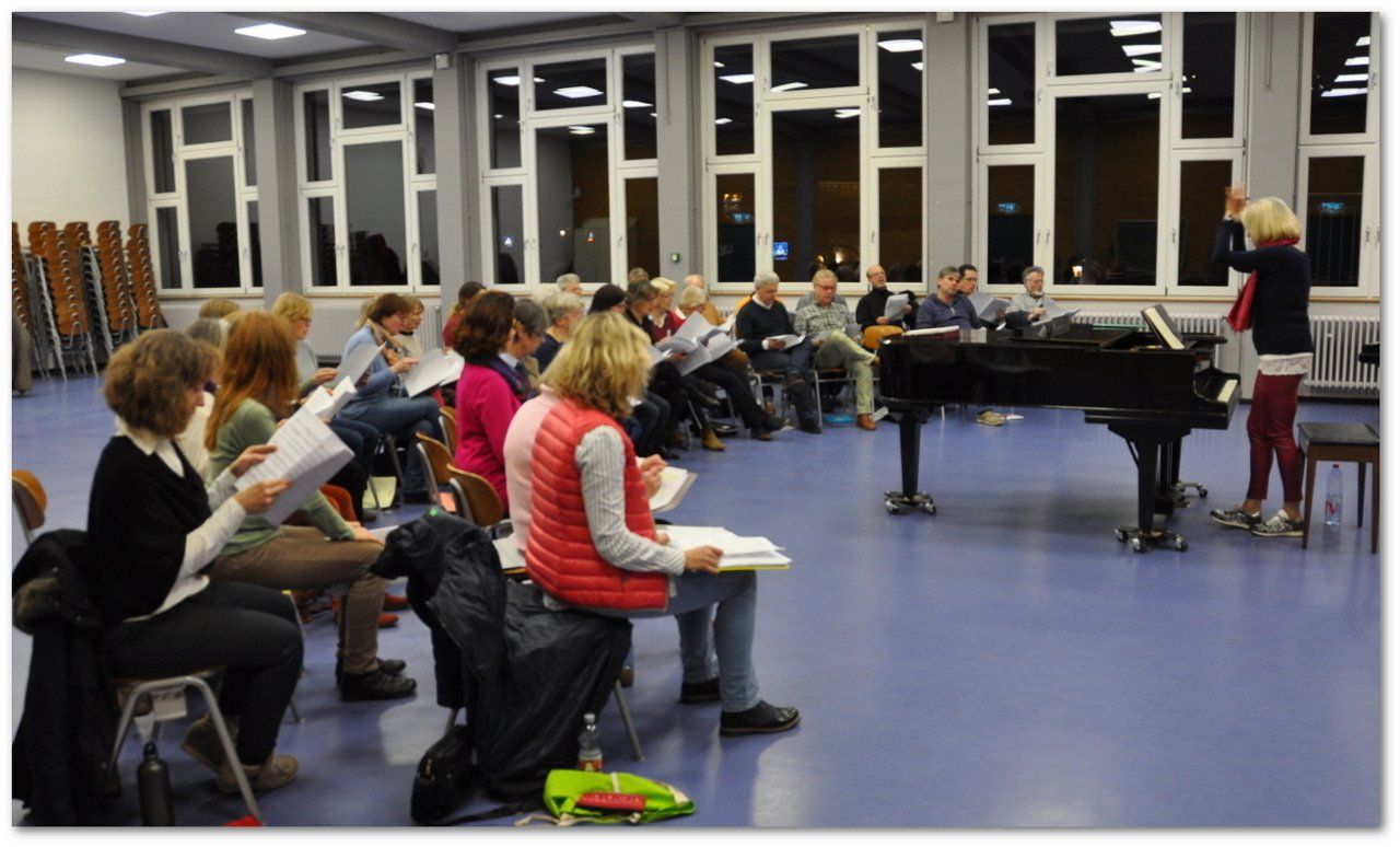 Chorprobe des Philharmonischen Chors in der Aula der Realschule Baden-Baden