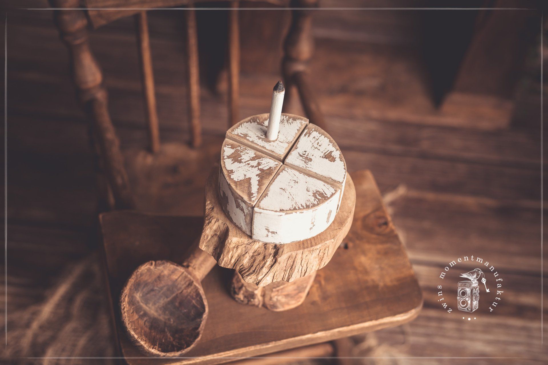 Geburtstagsshooting Fotostudio Henstedt-Ulzburg mit Kuchen aus Holz