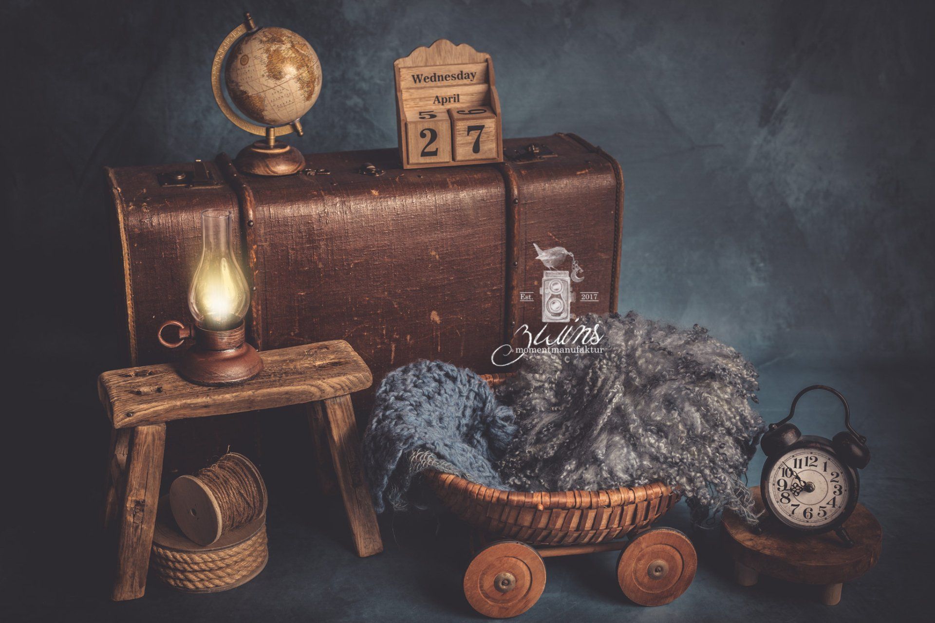 Newbornshooting in Henstedt-Ulzburg im Fotoset mit alten Koffern