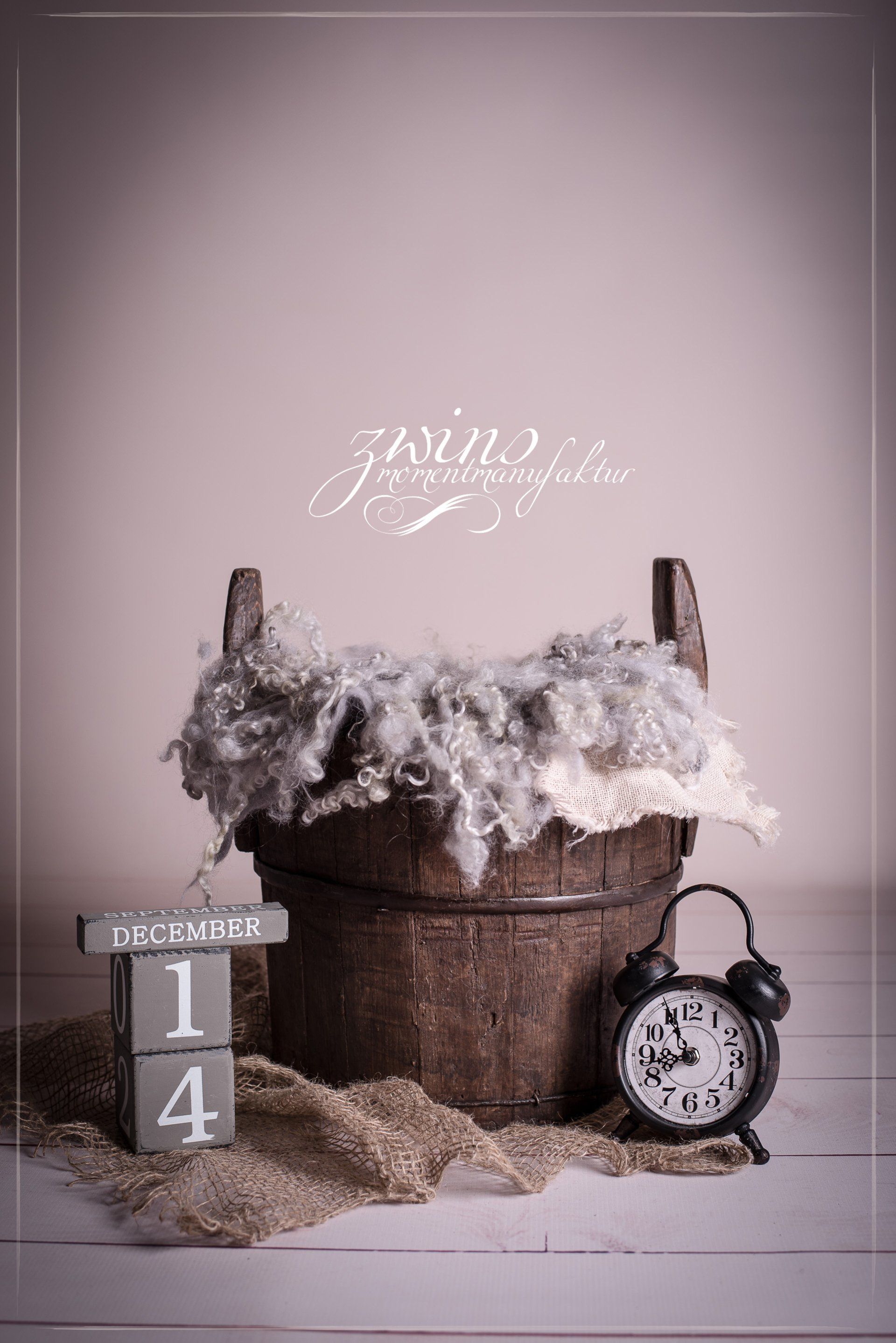 Newbornshooting in Alveslohe im Fotoset mit Holzeimer