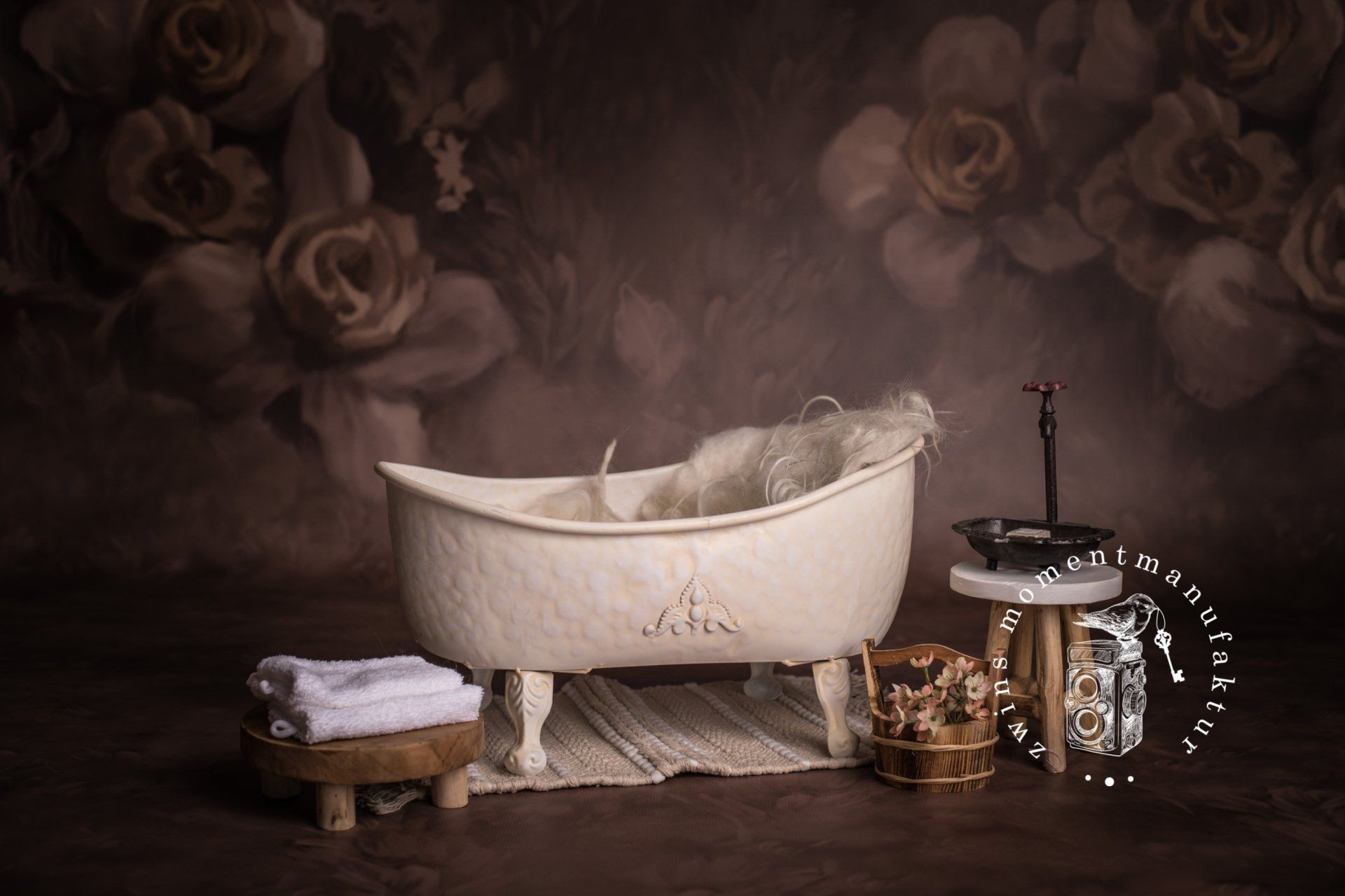 Babyfotografie in Norderstedt im Fotoset mit Babybadewanne