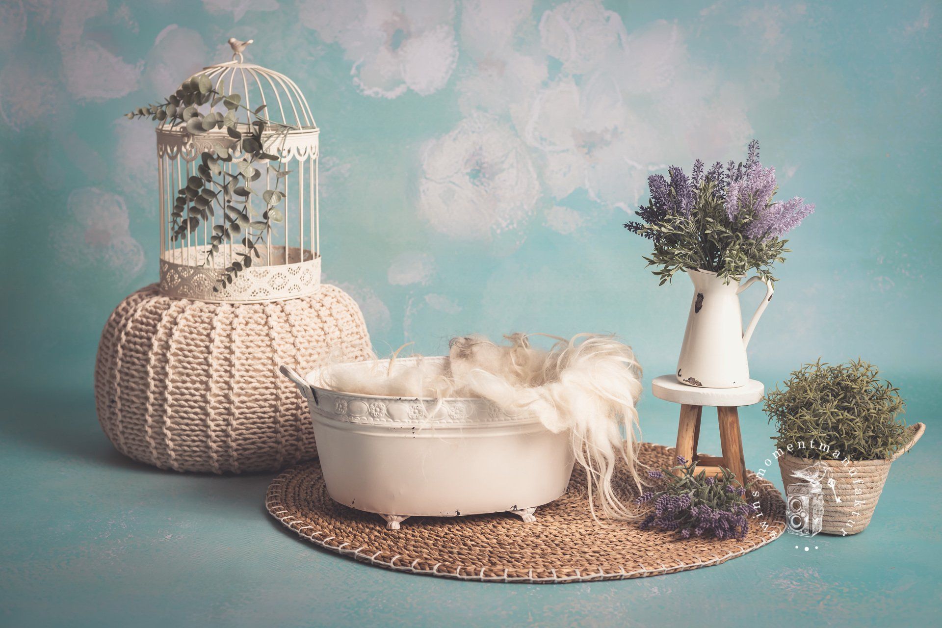 Babyfotografin in Henstedt-Ulzburg im Fotoset mit Babybadewanne