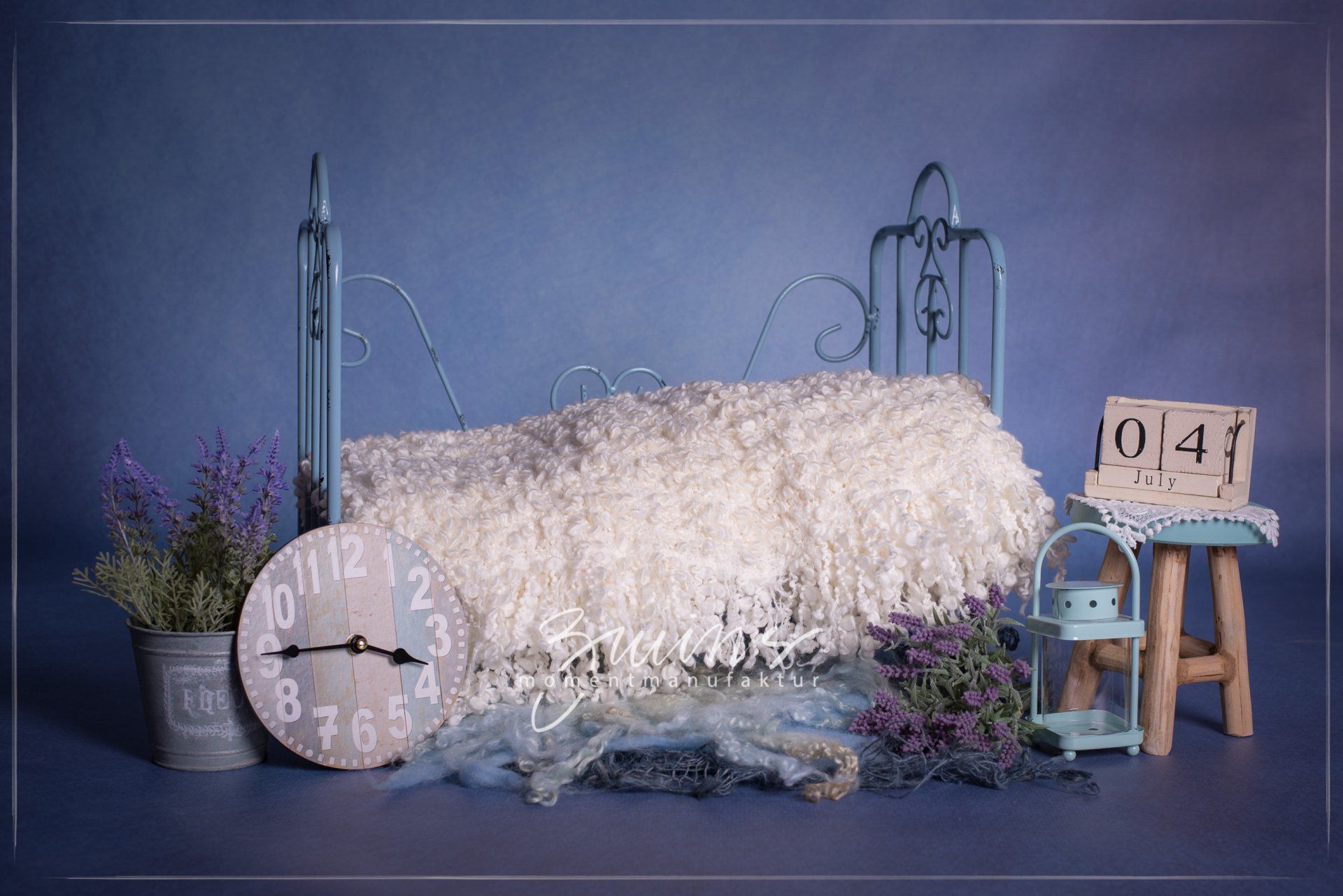 Neugeborenenfotoshooting in Henstedt-Ulzburg im Fotoset mit Babybett