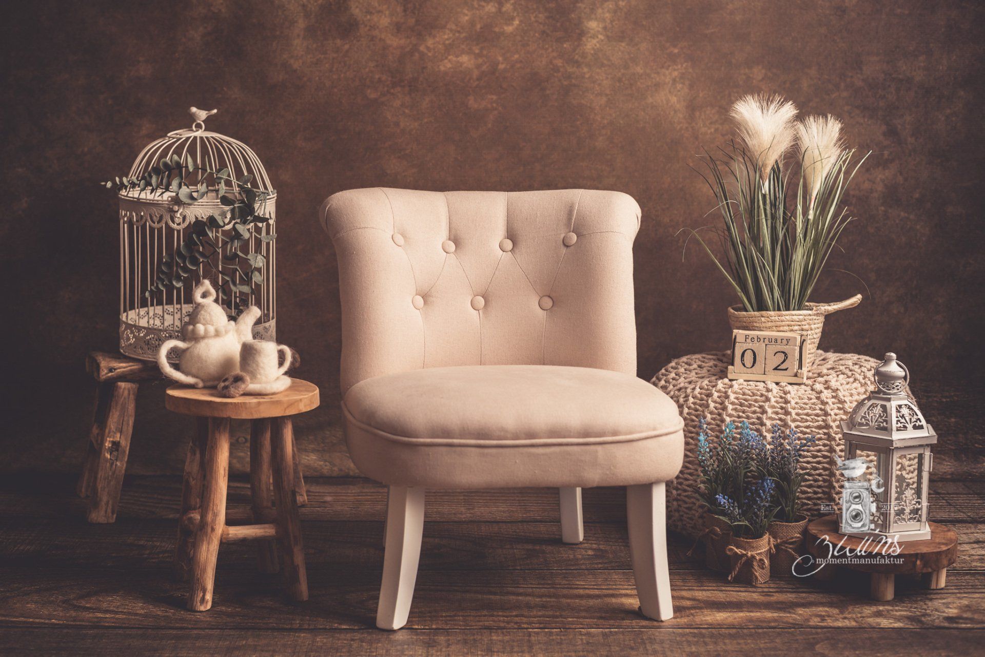 Kinderfotoshooting in Henstedt-Ulzburg im Fotoset mit Kindersessel