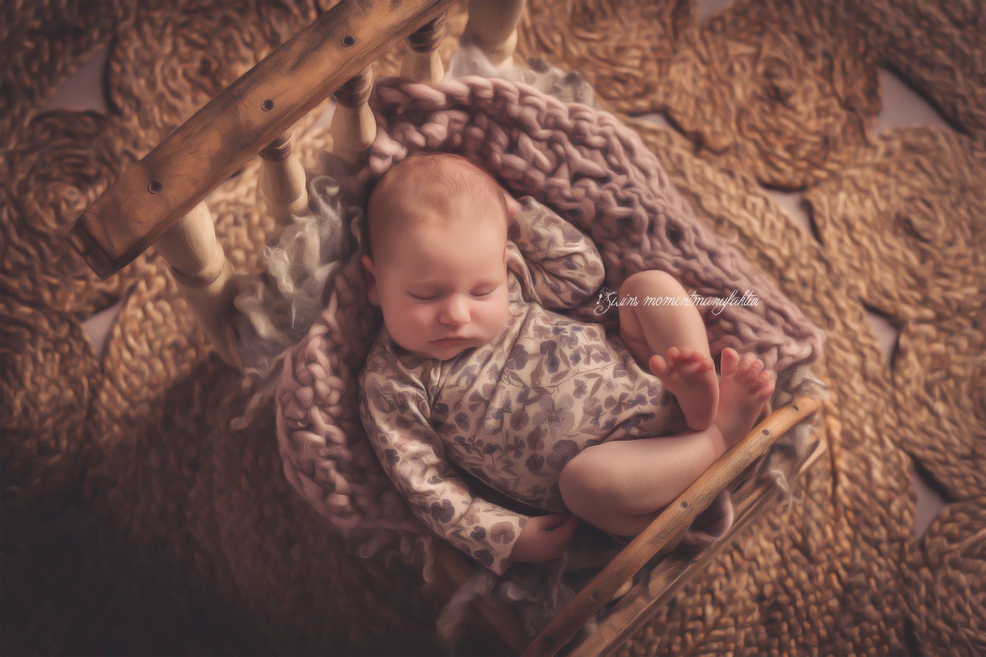 baby-neugeborenenfotografie-newbornshooting-fotograf-henstedtulzburg-zwinsmomentmanufaktur