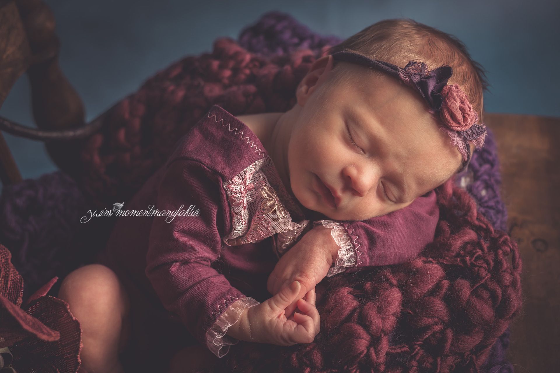 baby-neugeborenenfotografie-newbornshooting-fotograf-henstedtulzburg-zwinsmomentmanufaktur