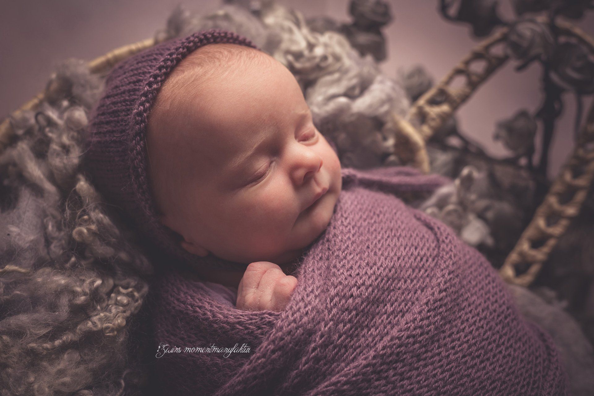 baby-neugeborenenfotografie-newbornshooting-fotografinhenstedtulzburg