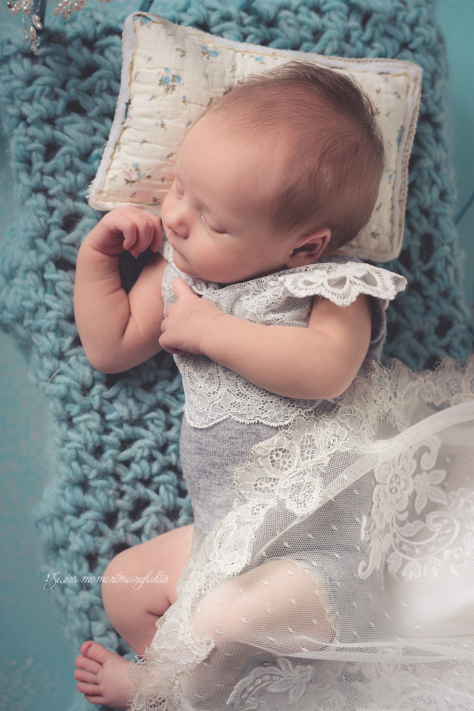 baby-neugeborenenfotografie-newbornshooting-fotografinhenstedtulzburg