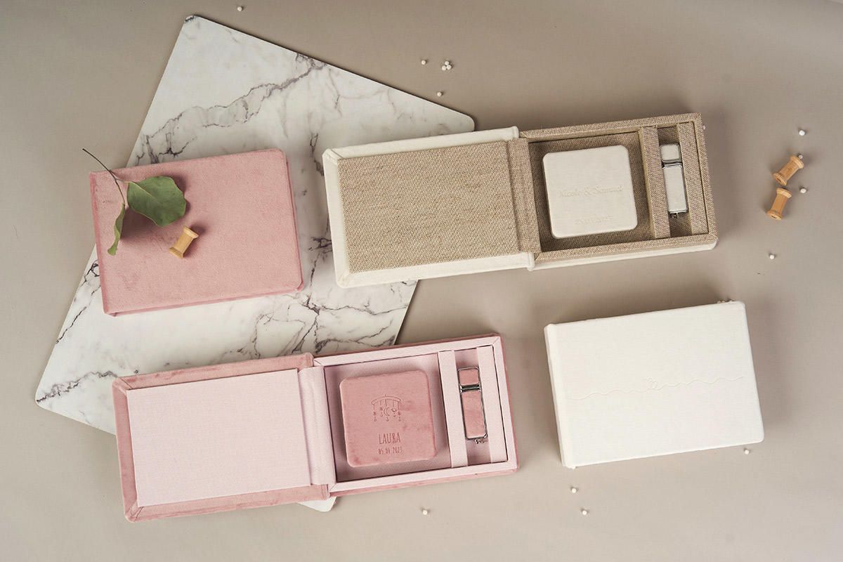 Mini Leporello in 3 verschiedenen Formaten Mini Leporello in 3 verschiedenen Formaten verfügbar: 10x14cm, 12x12cm und 8x8cm