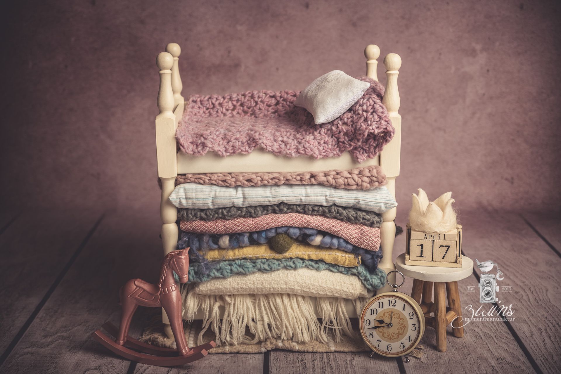 Newbornfotograf in Henstedt-Ulzburg im Fotoset Prinzessin auf der Erbse