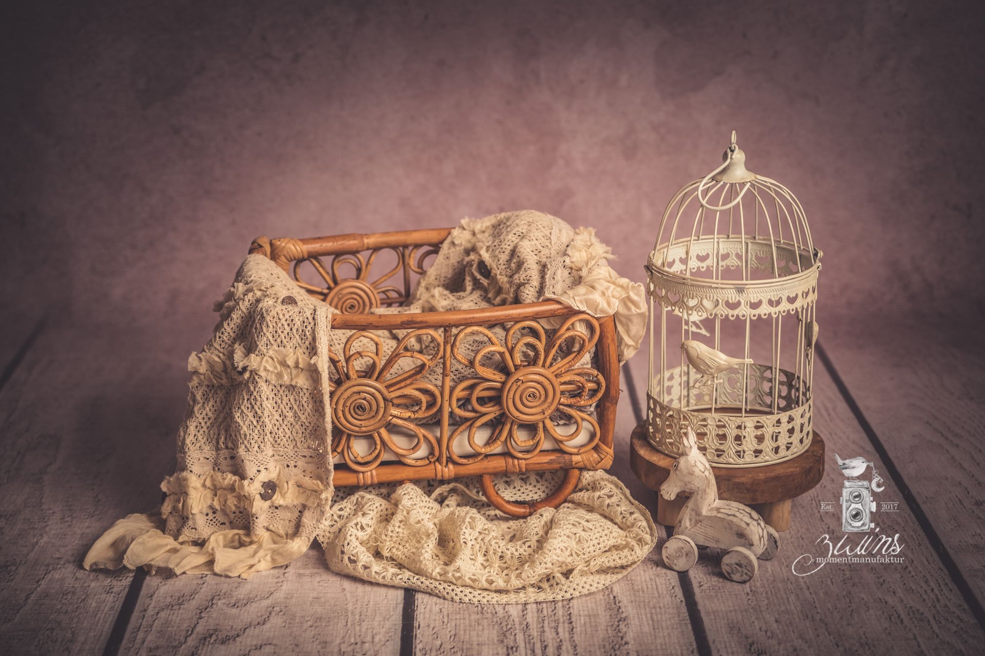 Newbornshooting in Alveslohe im Fotoset mit Bambusbett