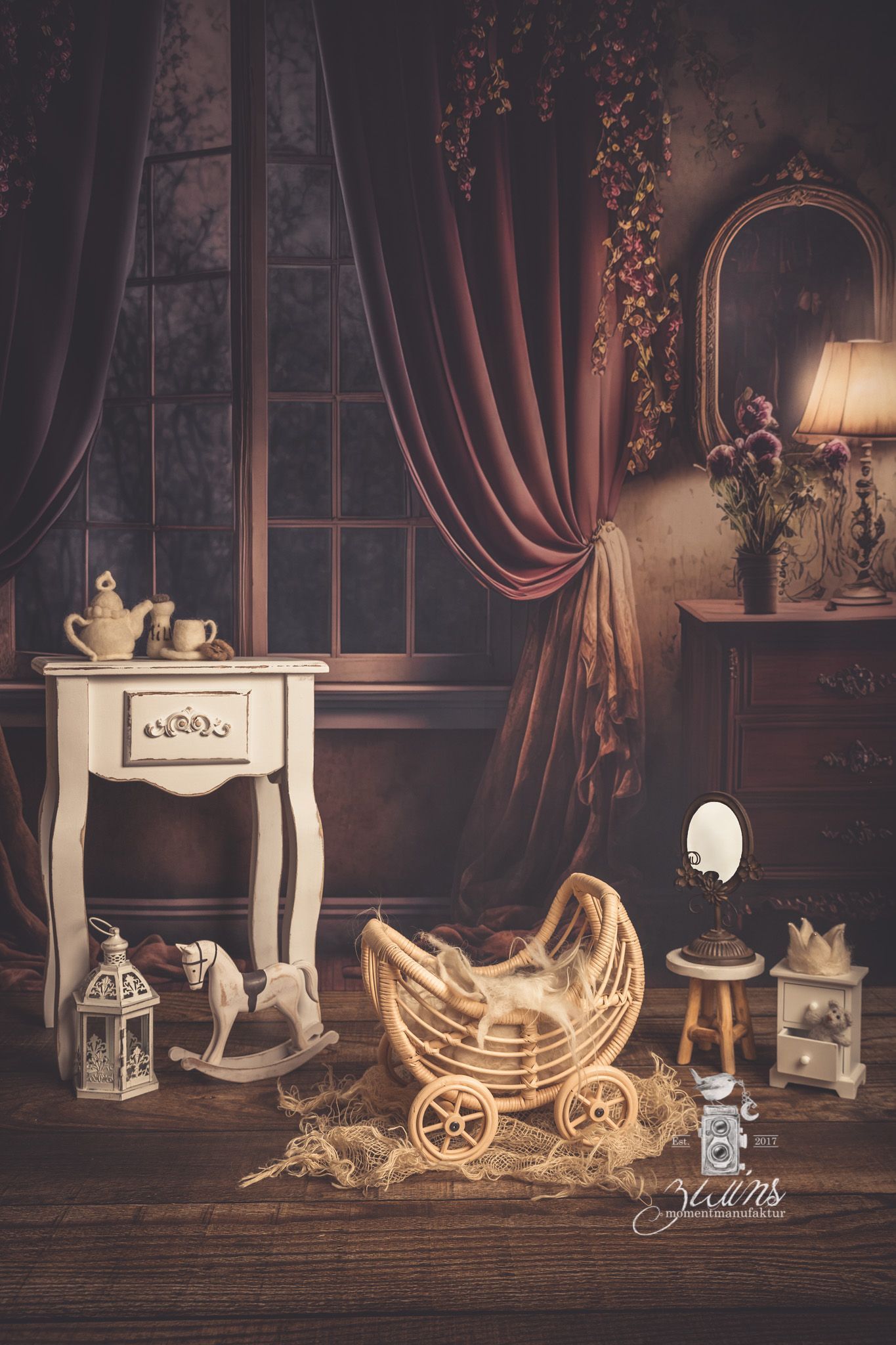 Newbornfotografin in Henstedt-Ulzburg im Fotoset mit Puppenwagen